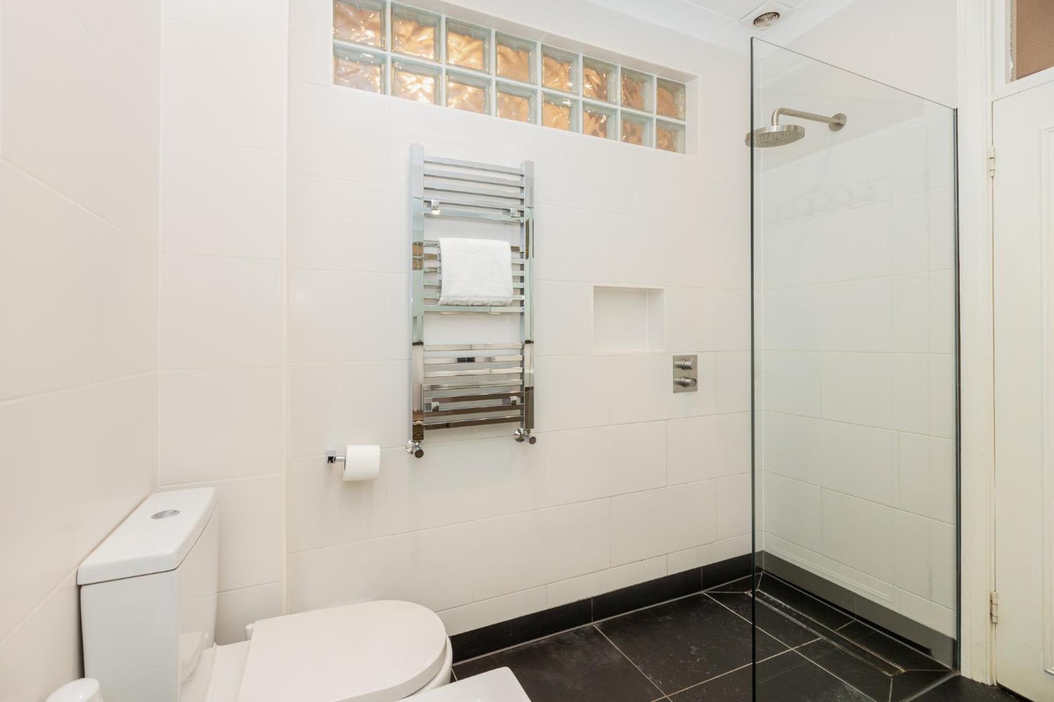 Bright & Charming 2BR Flat wbalcony in Maida Vale