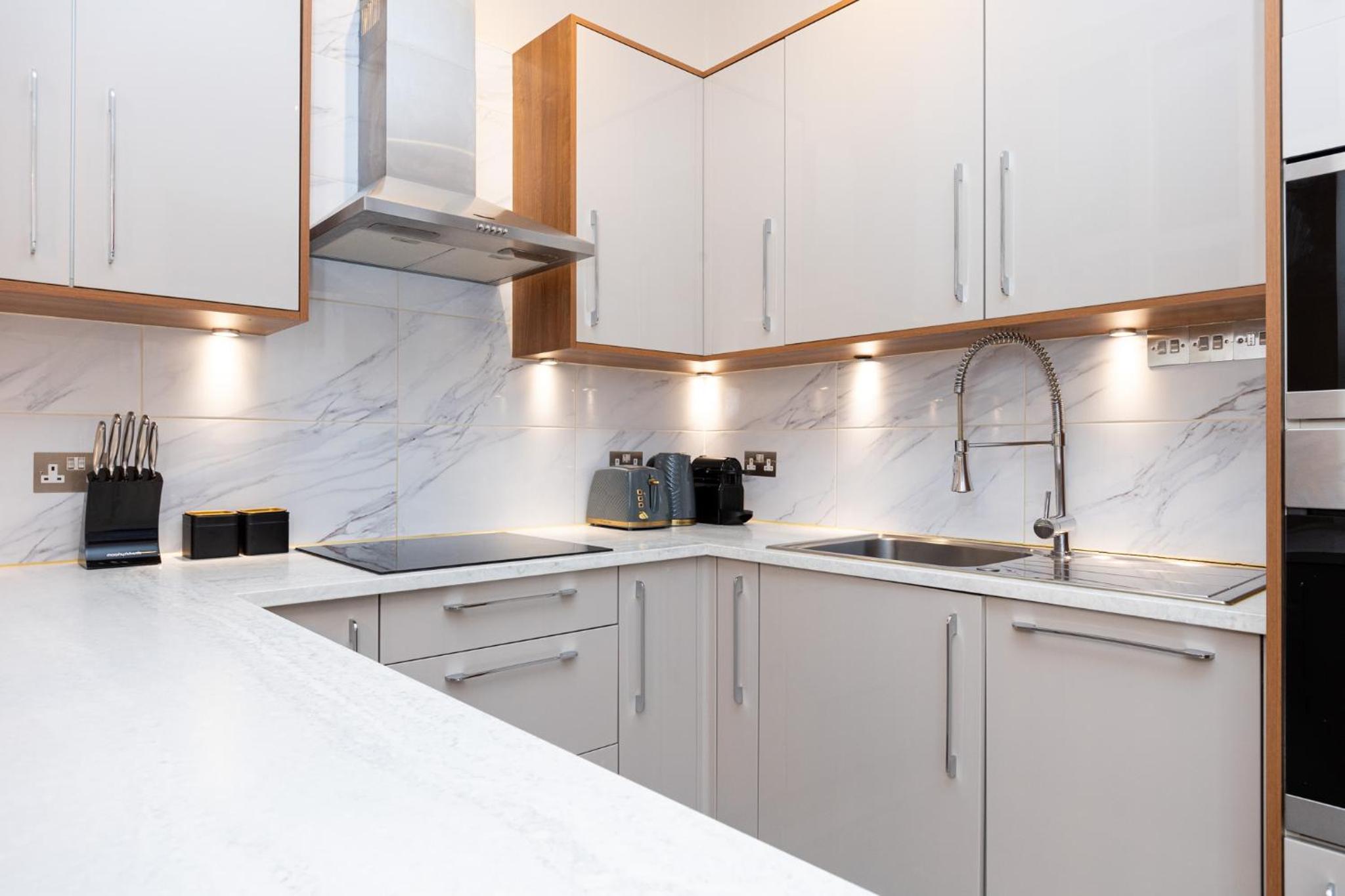 Bright & Charming 2BR Flat wbalcony in Maida Vale