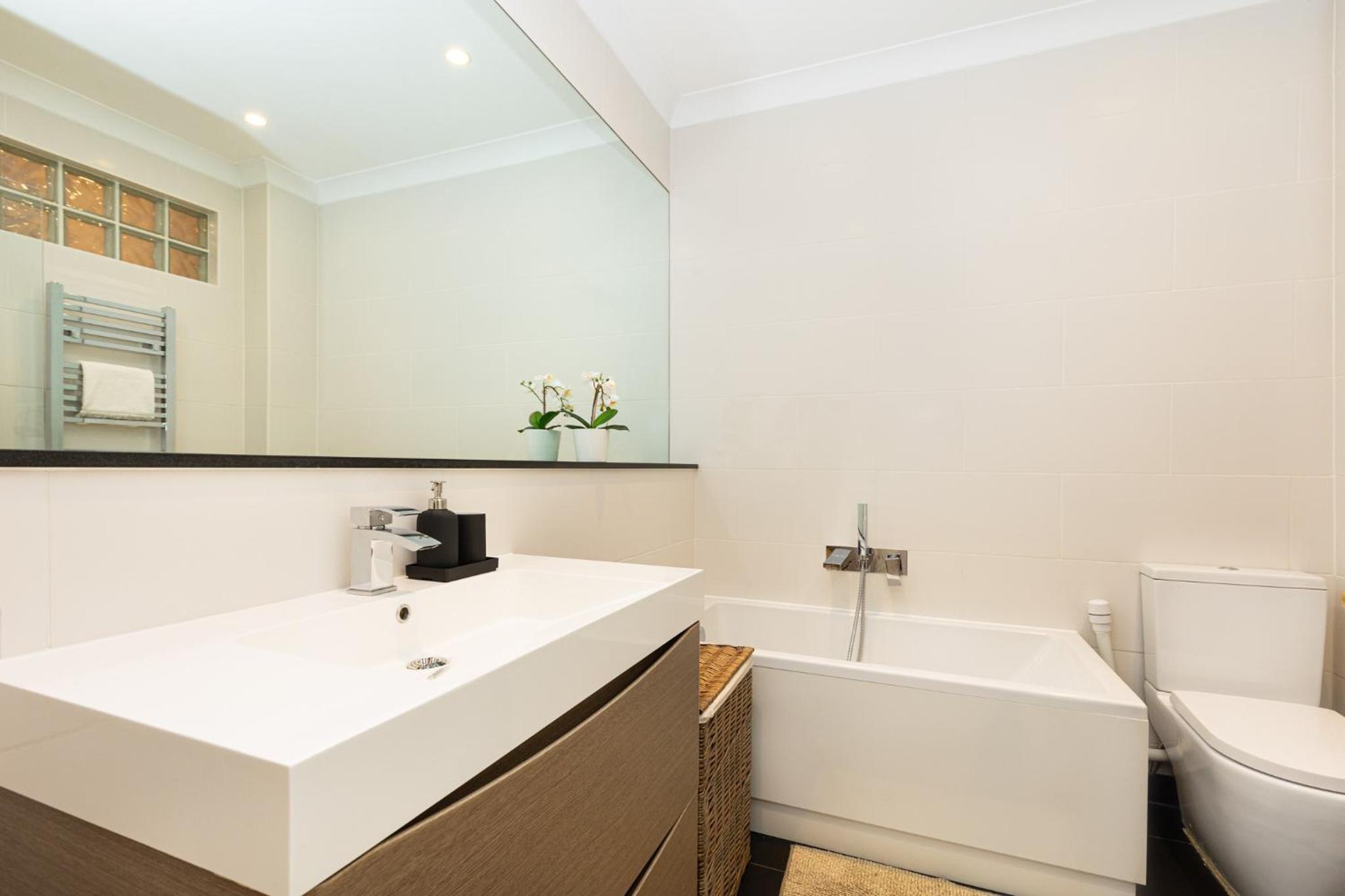 Bright & Charming 2BR Flat wbalcony in Maida Vale