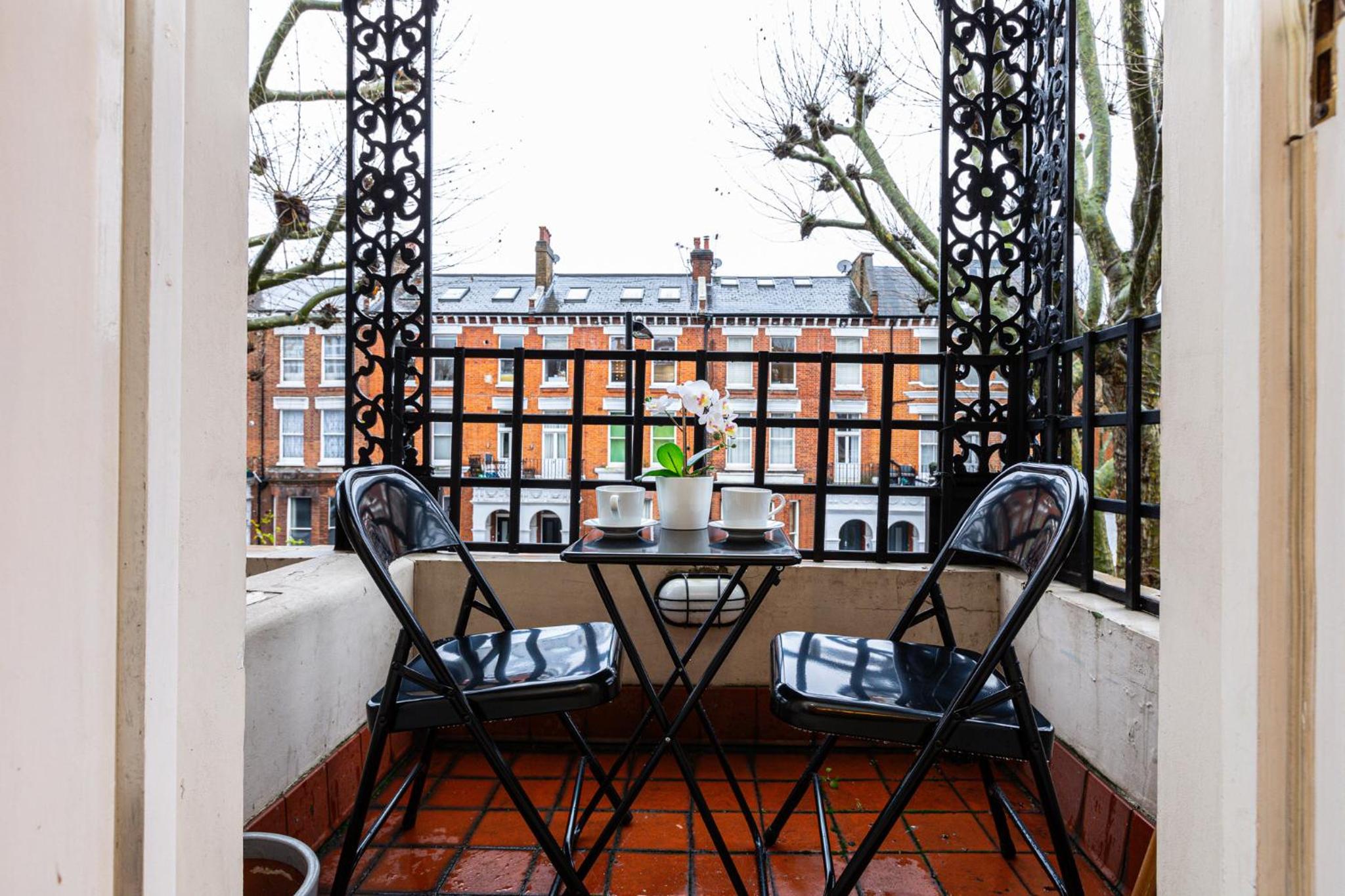 Bright & Charming 2BR Flat wbalcony in Maida Vale