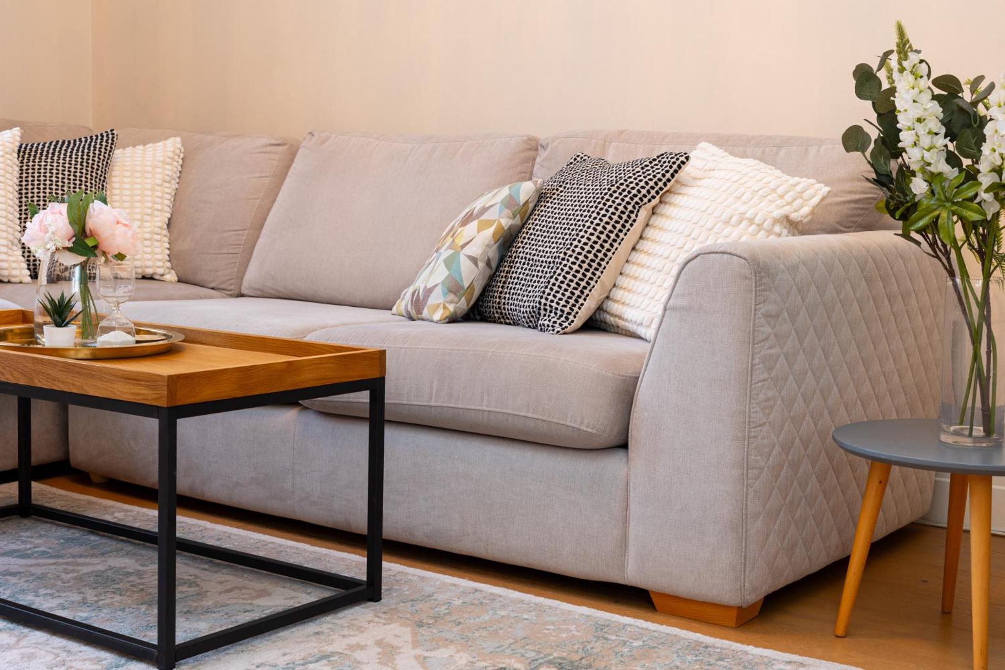 Bright & Charming 2BR Flat wbalcony in Maida Vale
