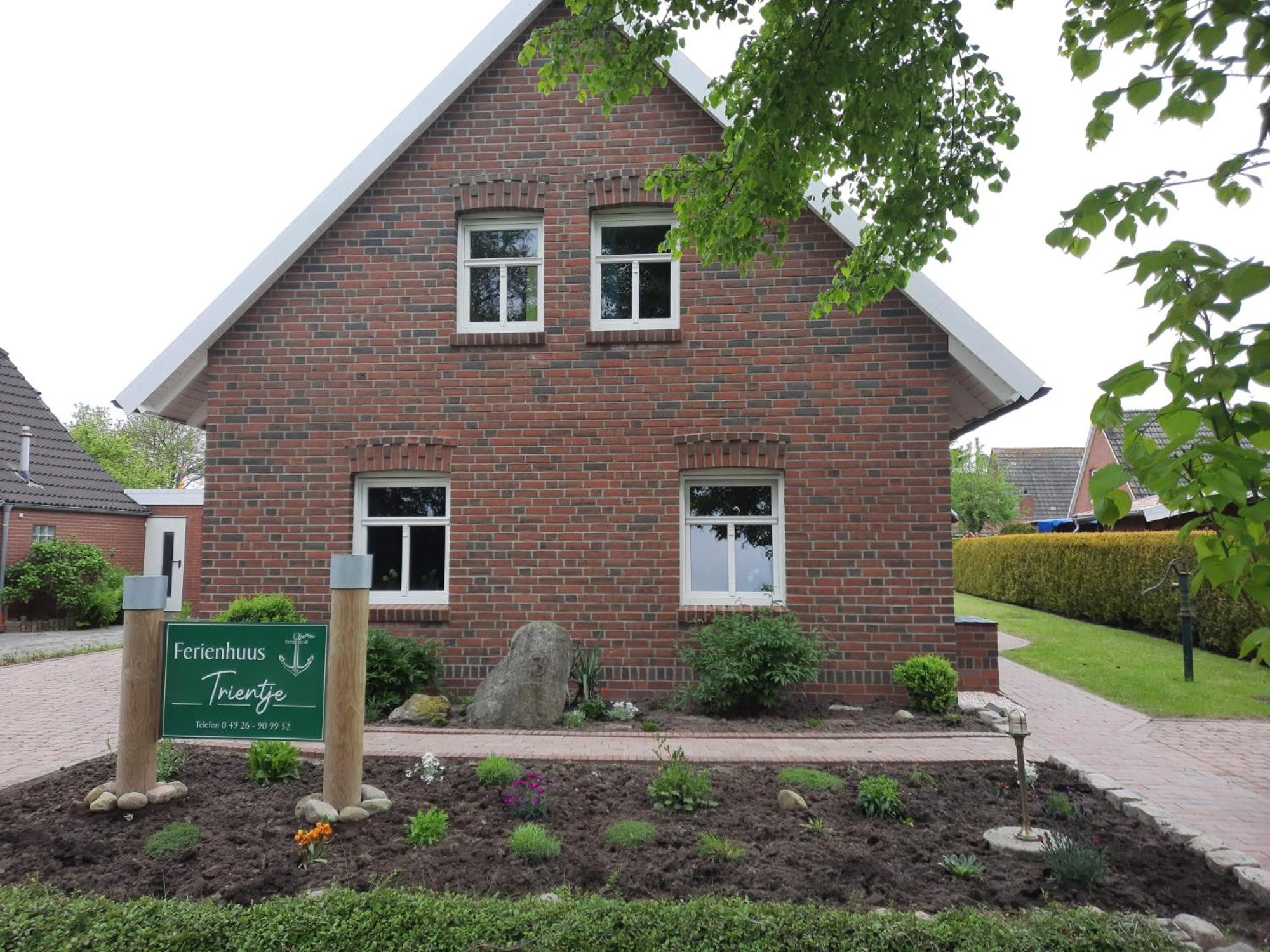Tolles Ferienhaus in Pilsum - Ferienhaus Trientje - mit Garten und überdachter Terrasse
