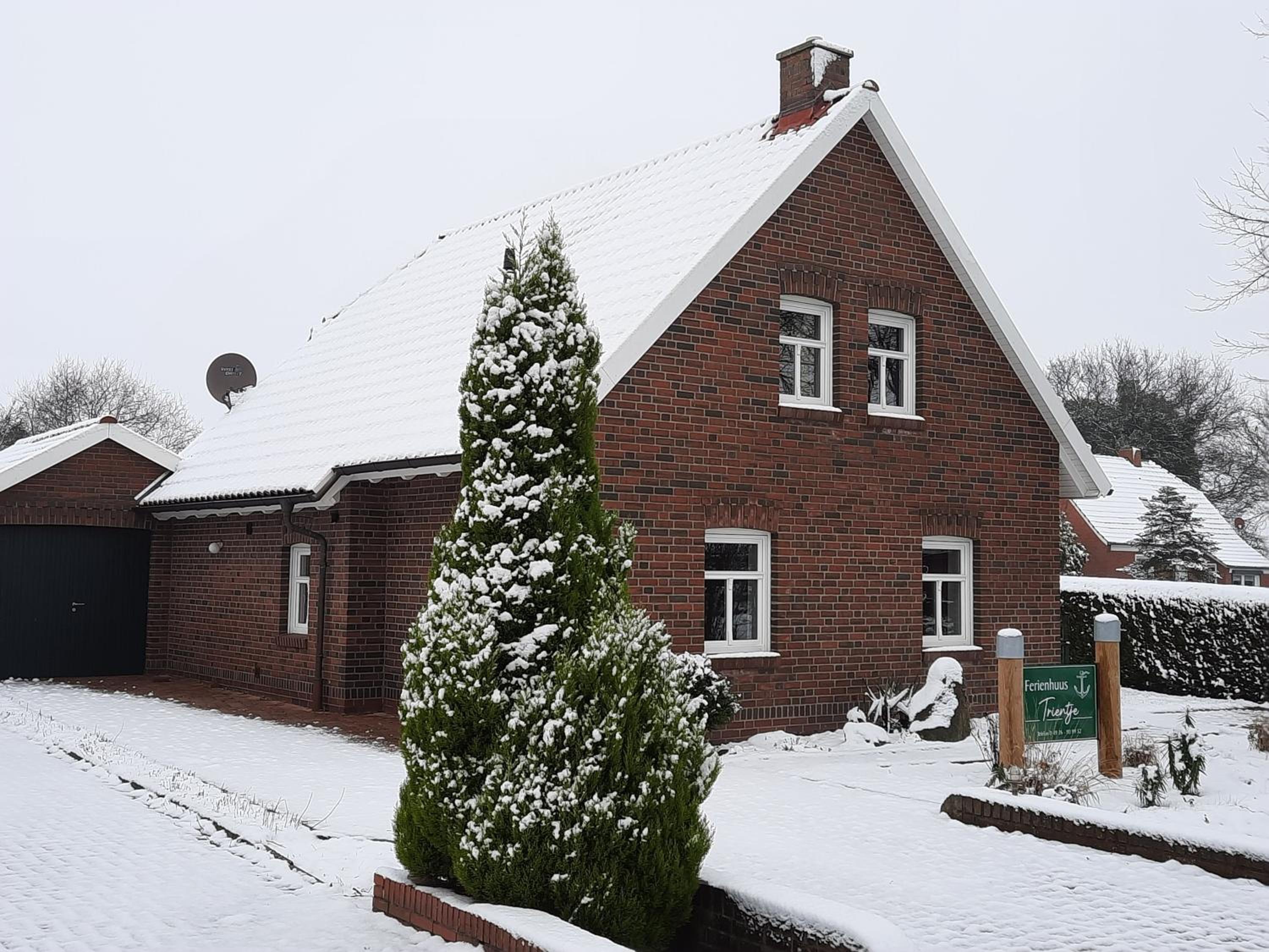Tolles Ferienhaus in Pilsum - Ferienhaus Trientje - mit Garten und überdachter Terrasse