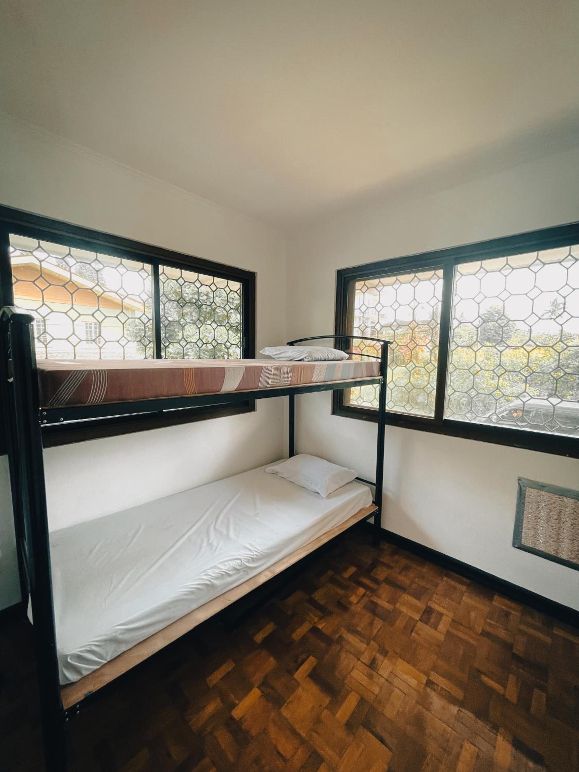 Spacious 6BR Family Villa in Tagaytay near Skyranch