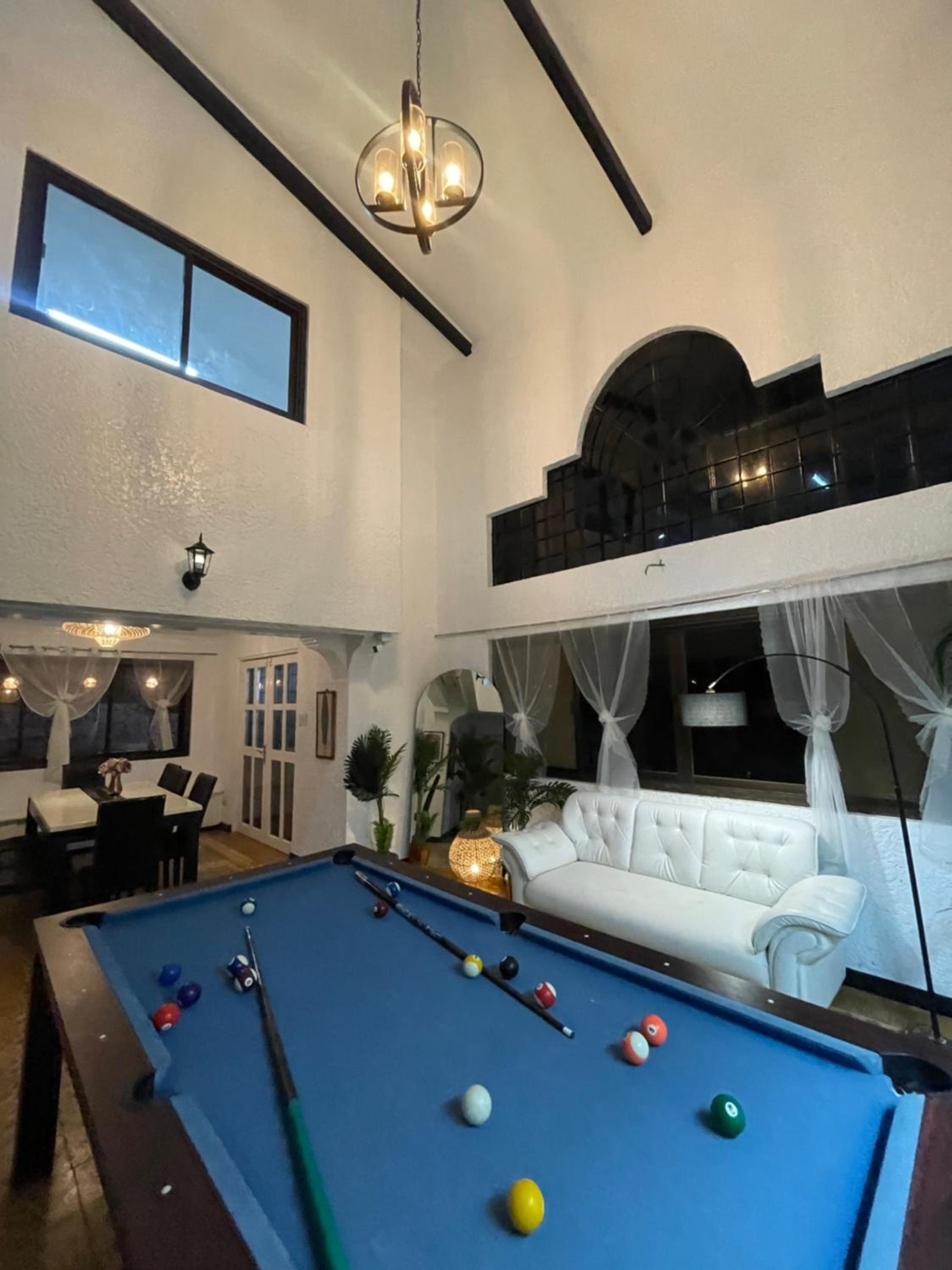 Spacious 6BR Family Villa in Tagaytay near Skyranch
