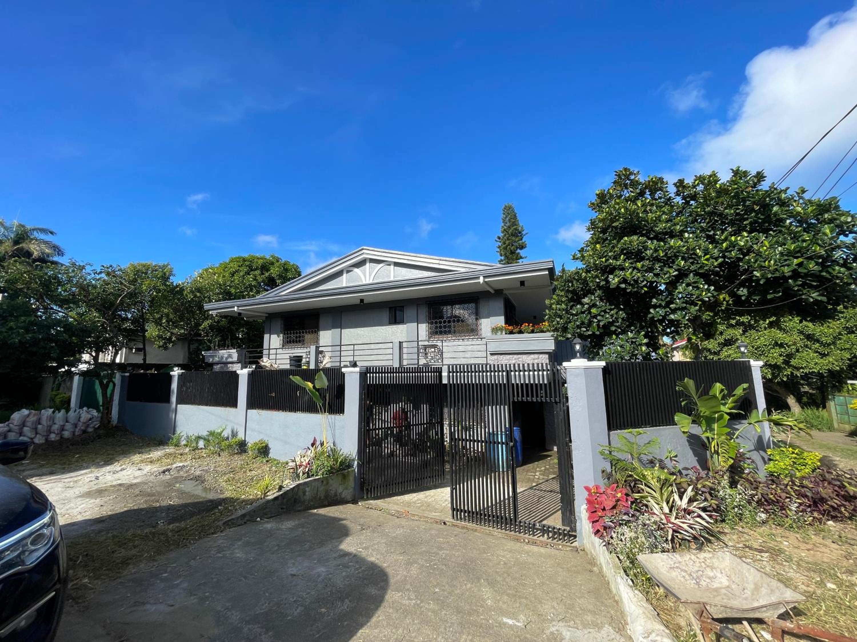 Spacious 6BR Family Villa in Tagaytay near Skyranch