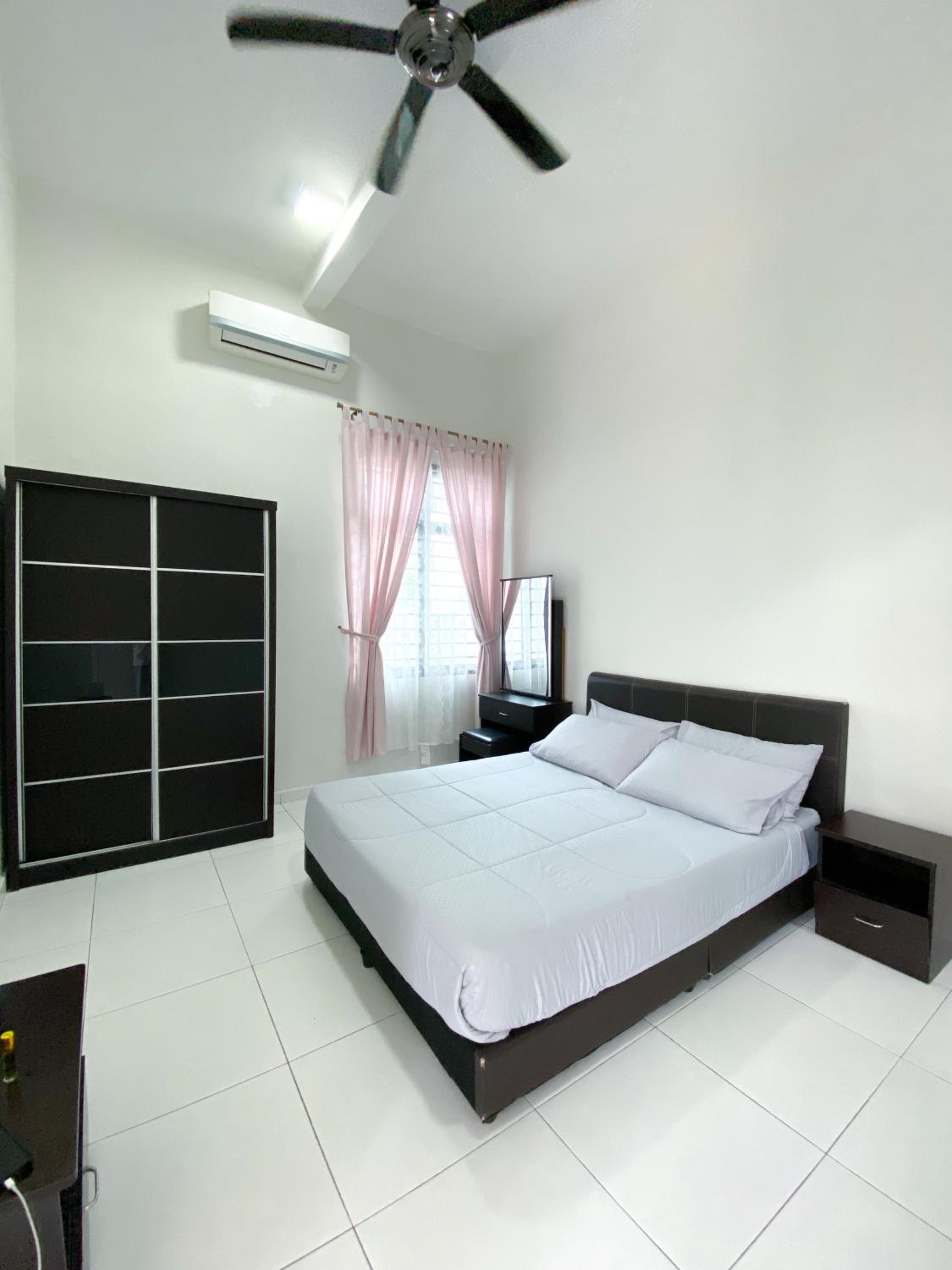 Cosy House For Family Or Group In Bukit Beruang Melaka photo 3