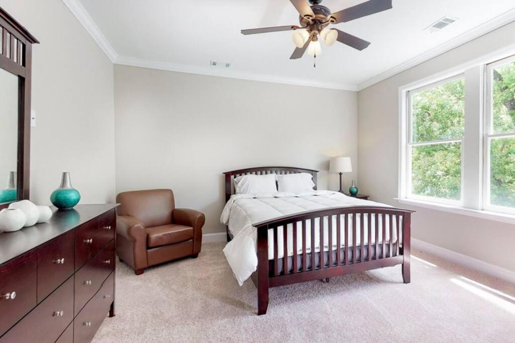 Modern 3 Bed/3 Bath House in Savannah view 4