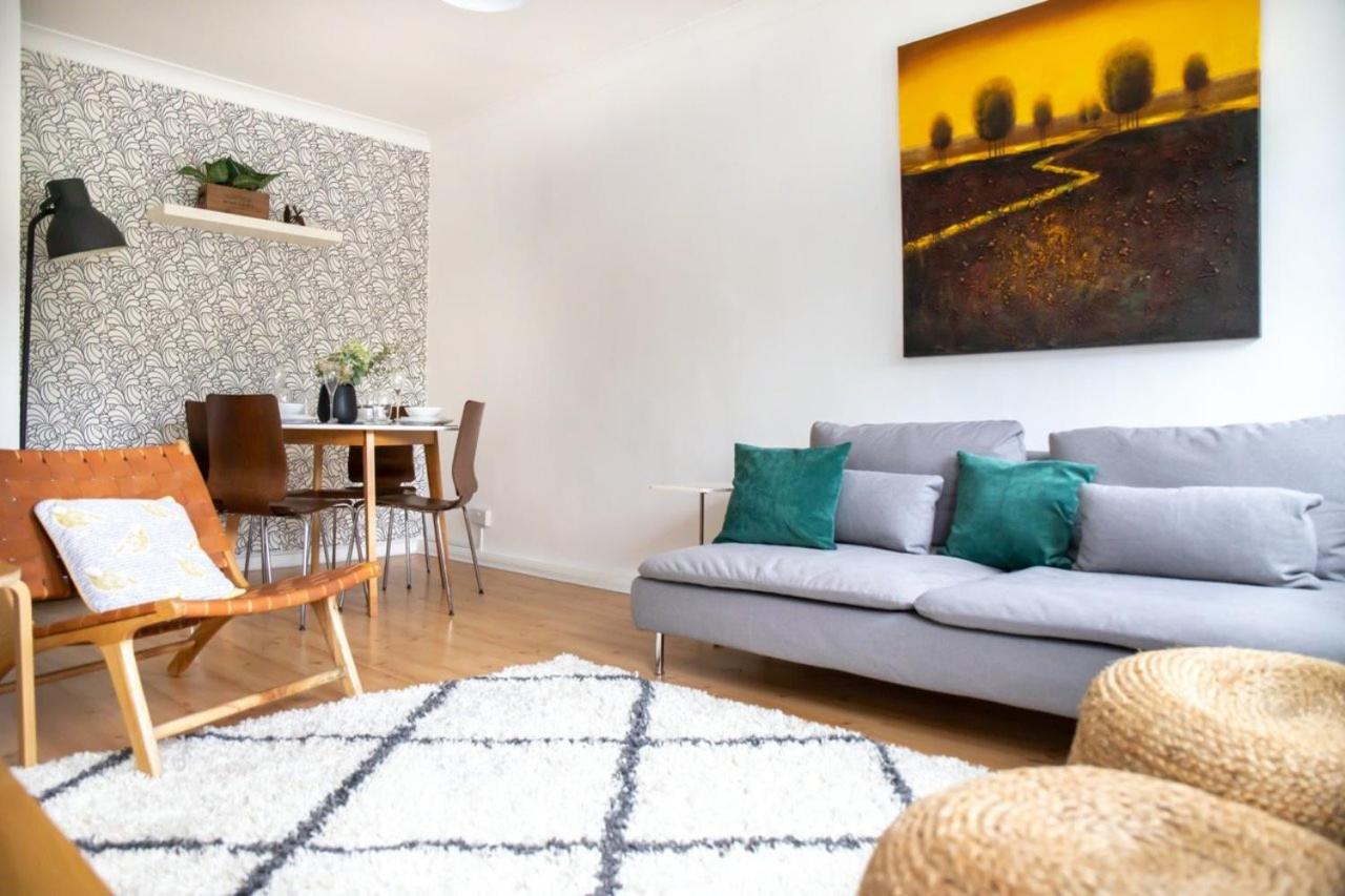 GuestReady - Homely Leeds City Apartment Sleep 4 view 4