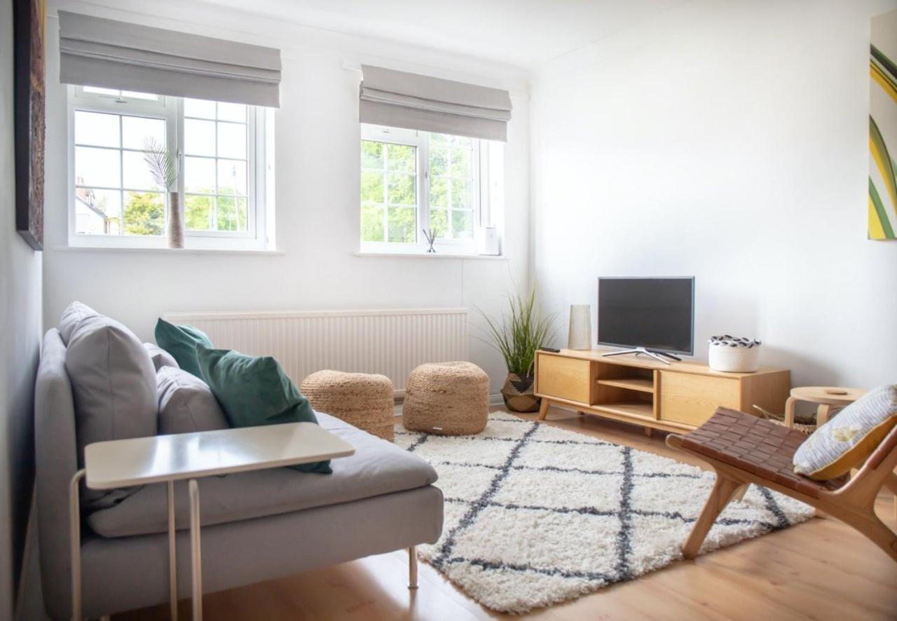 GuestReady - Homely Leeds City Apartment Sleep 4 view 3