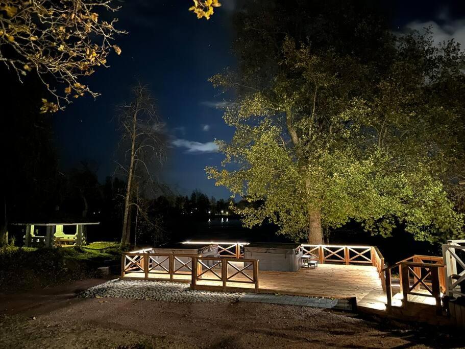 Villa Koskenäyräs - beautiful Villa beside the Kymi River and Kokonkoski rapids
