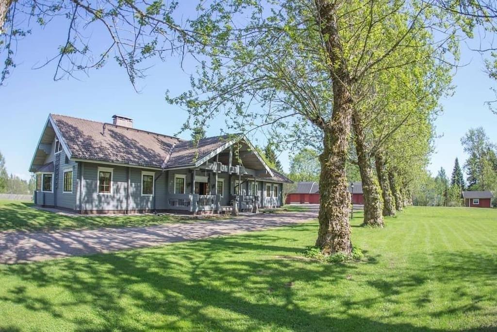 Villa Koskenäyräs - beautiful Villa beside the Kymi River and Kokonkoski rapids