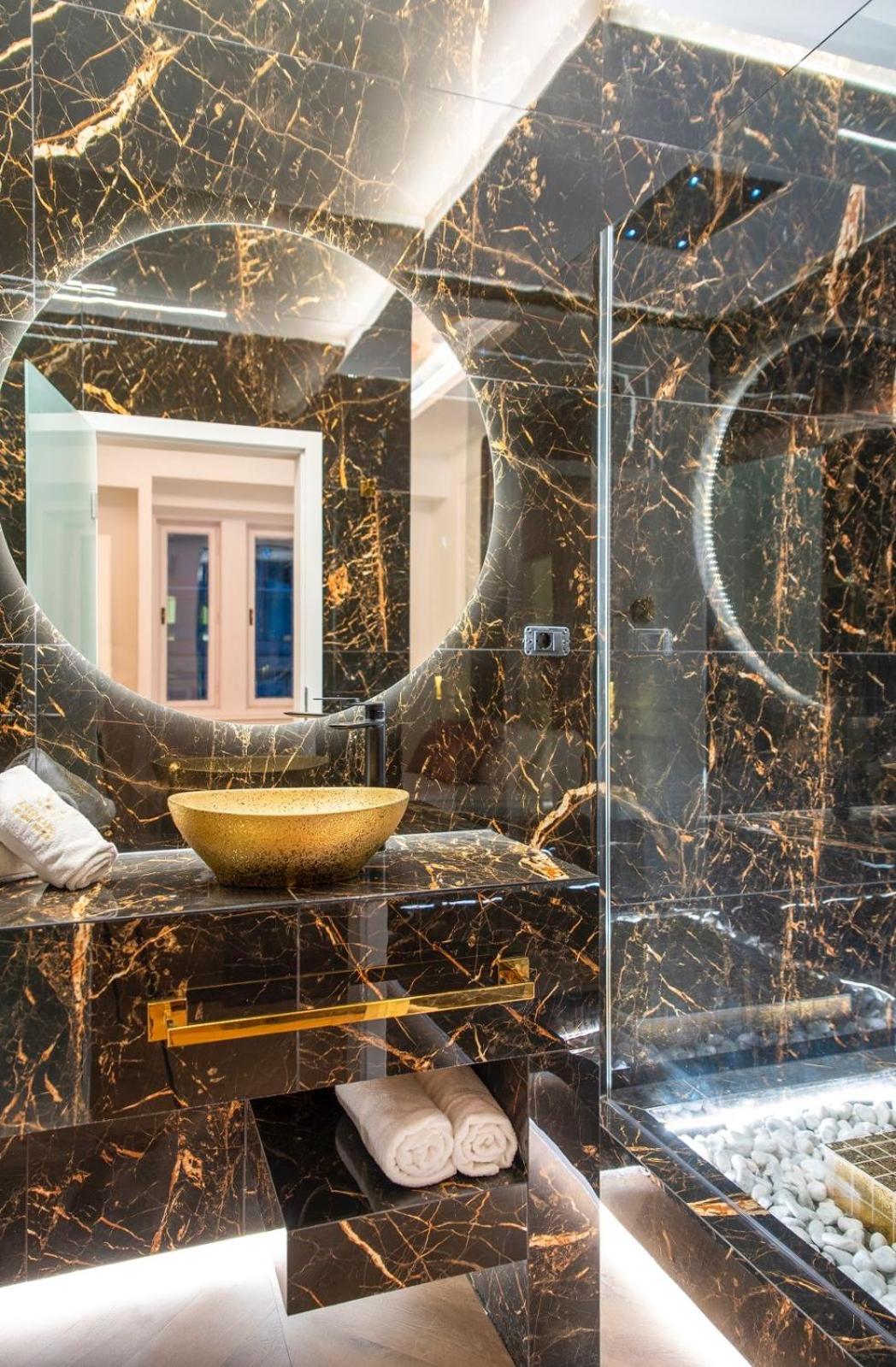 JACUZZI ROYAL SUITE