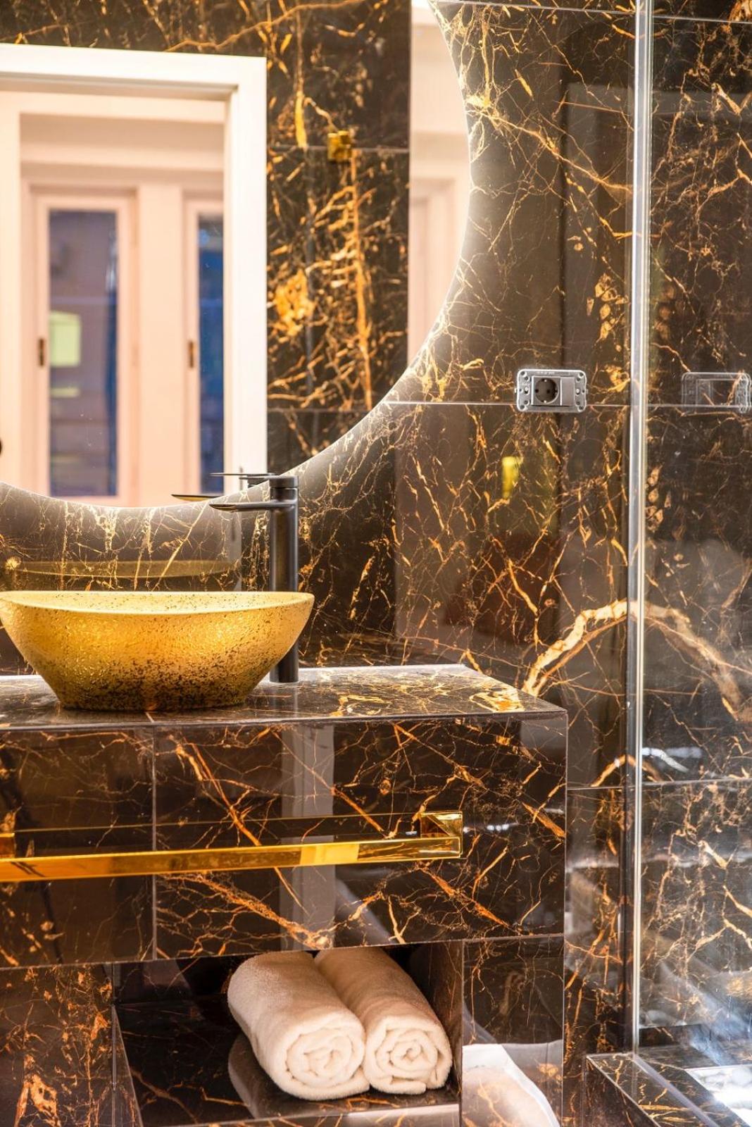 JACUZZI ROYAL SUITE
