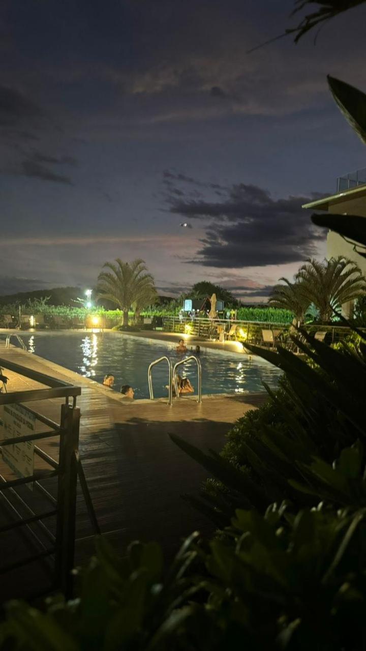 Lindo apartamento frente mar em condomínio club