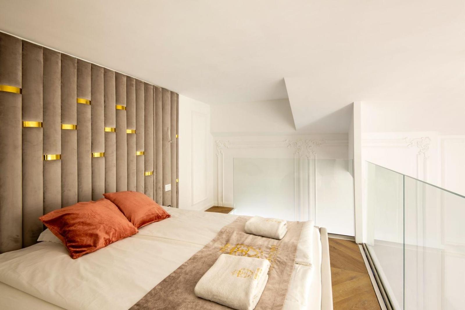 JACUZZI ROYAL SUITE