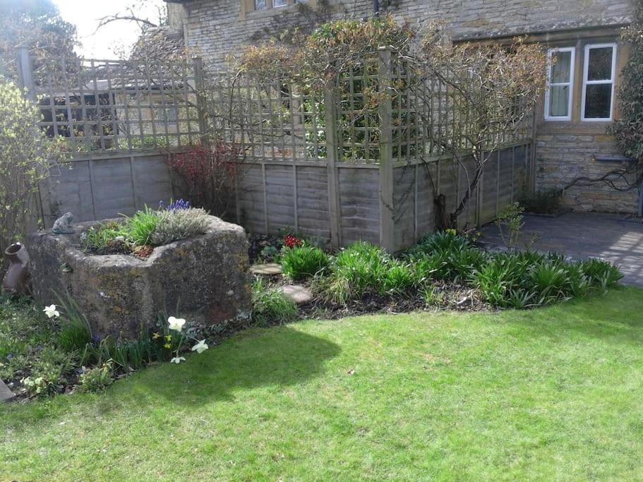 Bear's Cottage Bretforton view 2