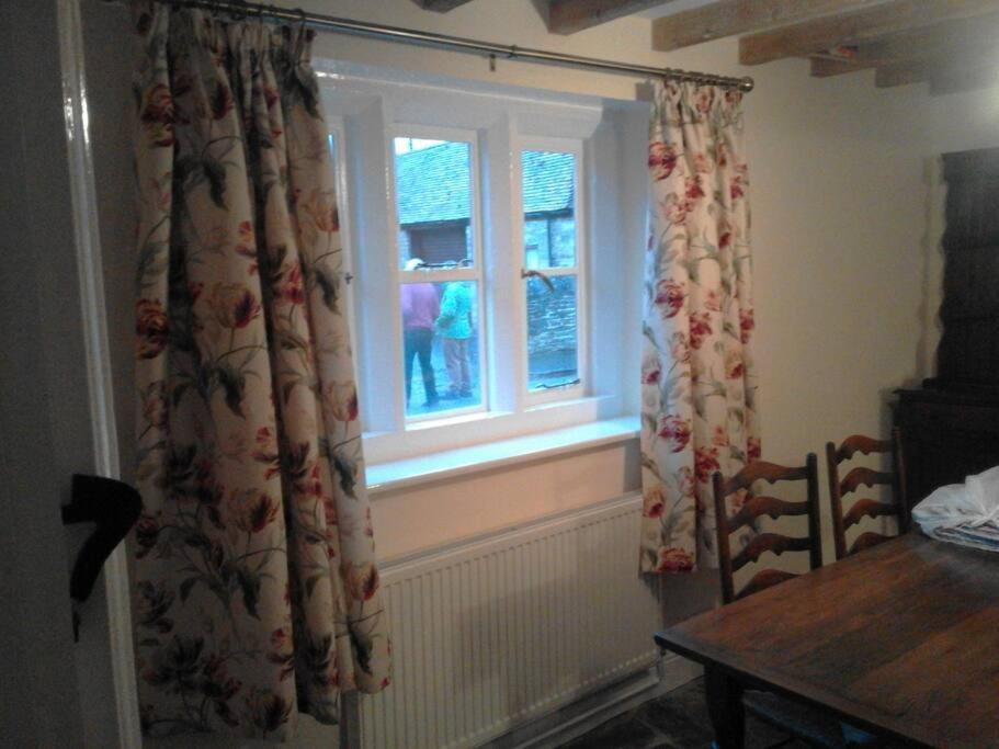 Bear's Cottage Bretforton view 3
