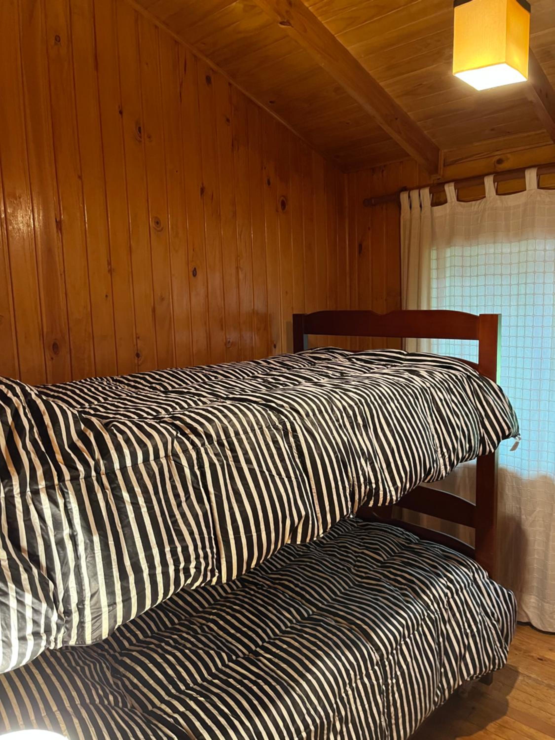 2 Cabañas y Quincho con Orilla a Lago Privado, Ensenada Camino Cascadas