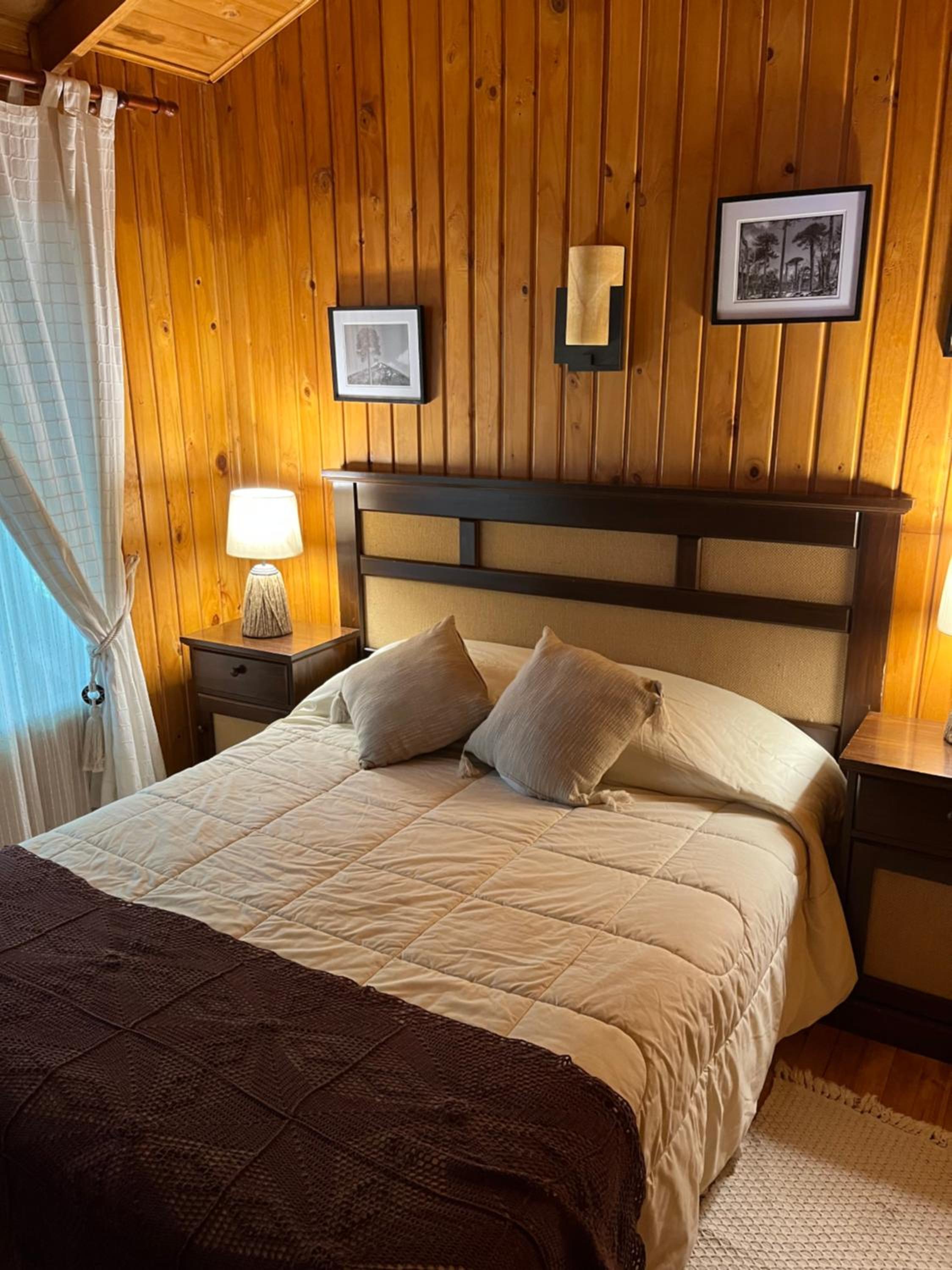 2 Cabañas y Quincho con Orilla a Lago Privado, Ensenada Camino Cascadas