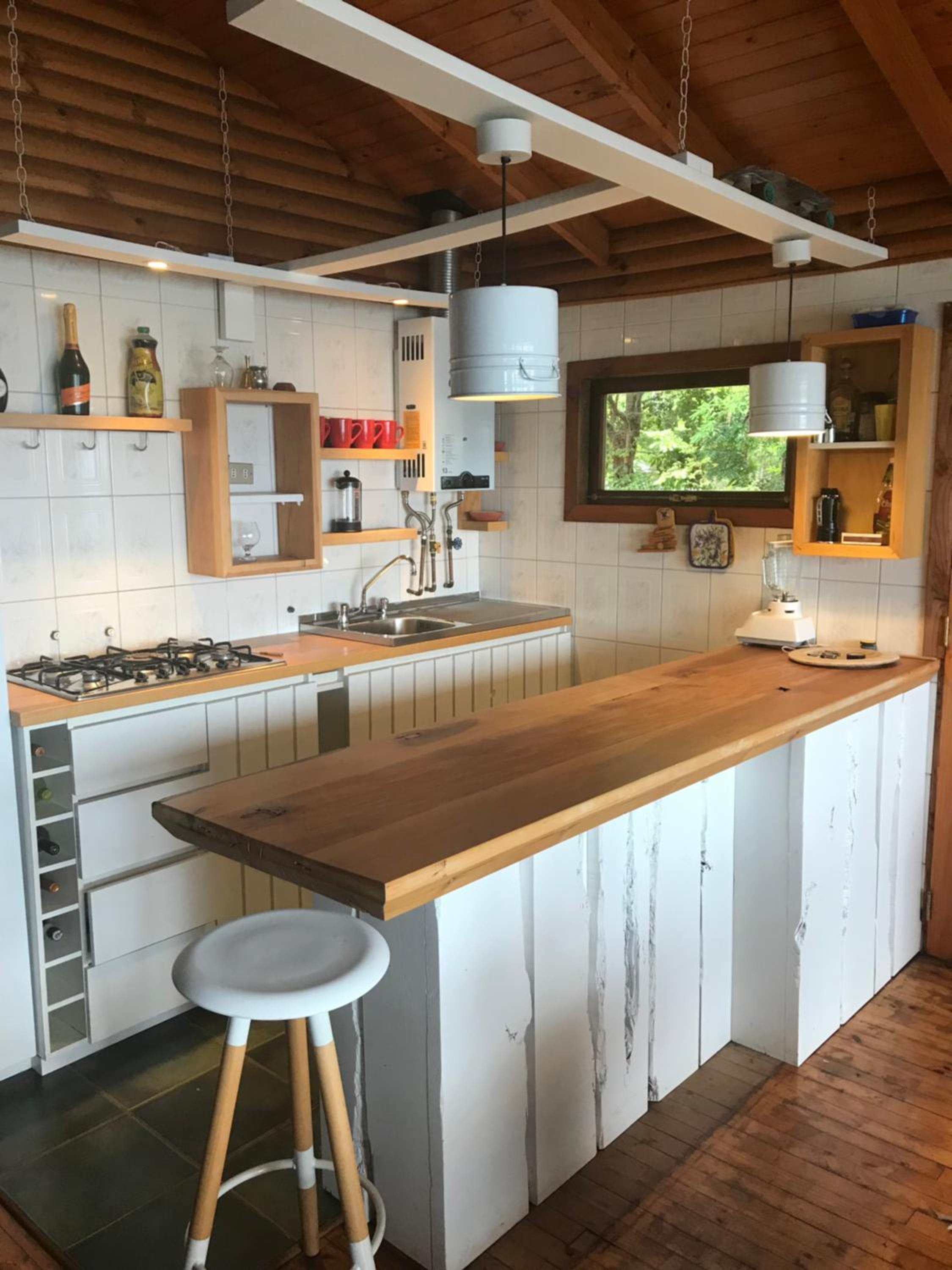 2 Cabañas y Quincho con Orilla a Lago Privado, Ensenada Camino Cascadas