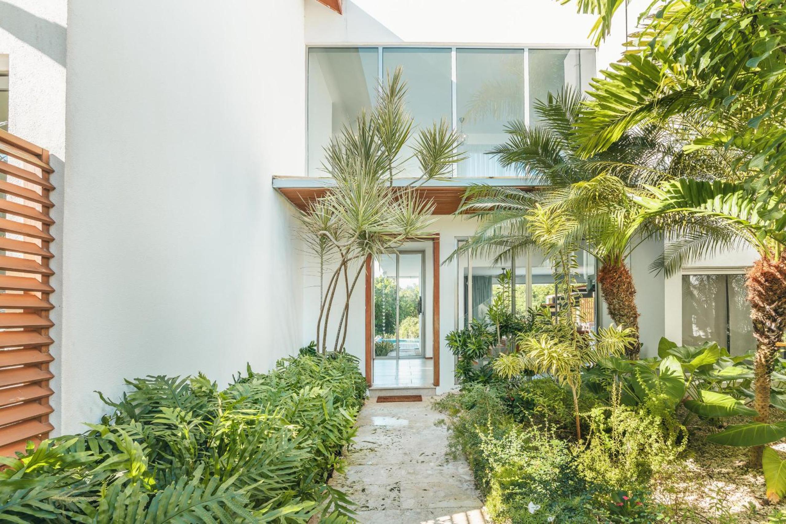 Luxurious and modern Villa with Pool at Yarari