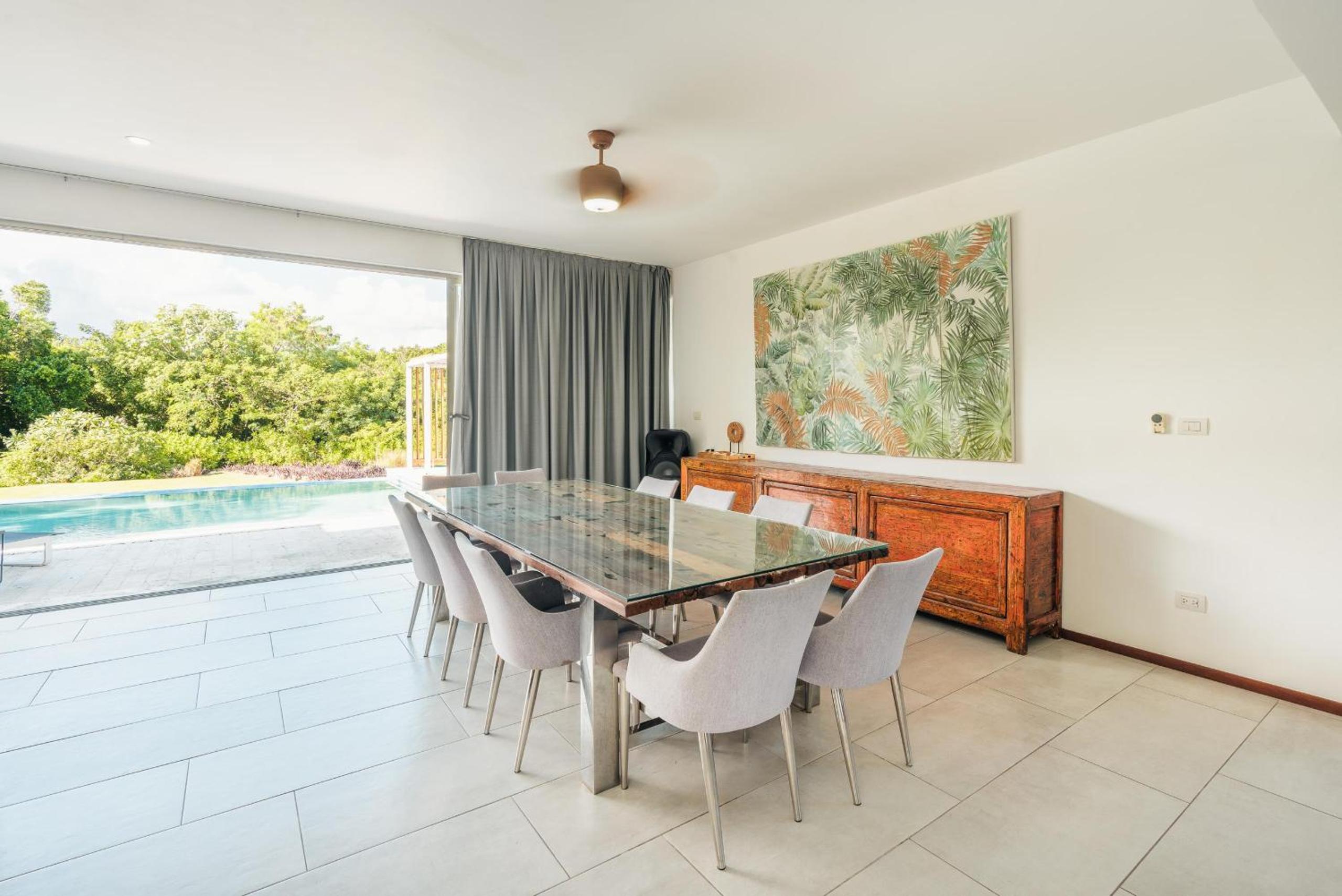 Luxurious and modern Villa with Pool at Yarari