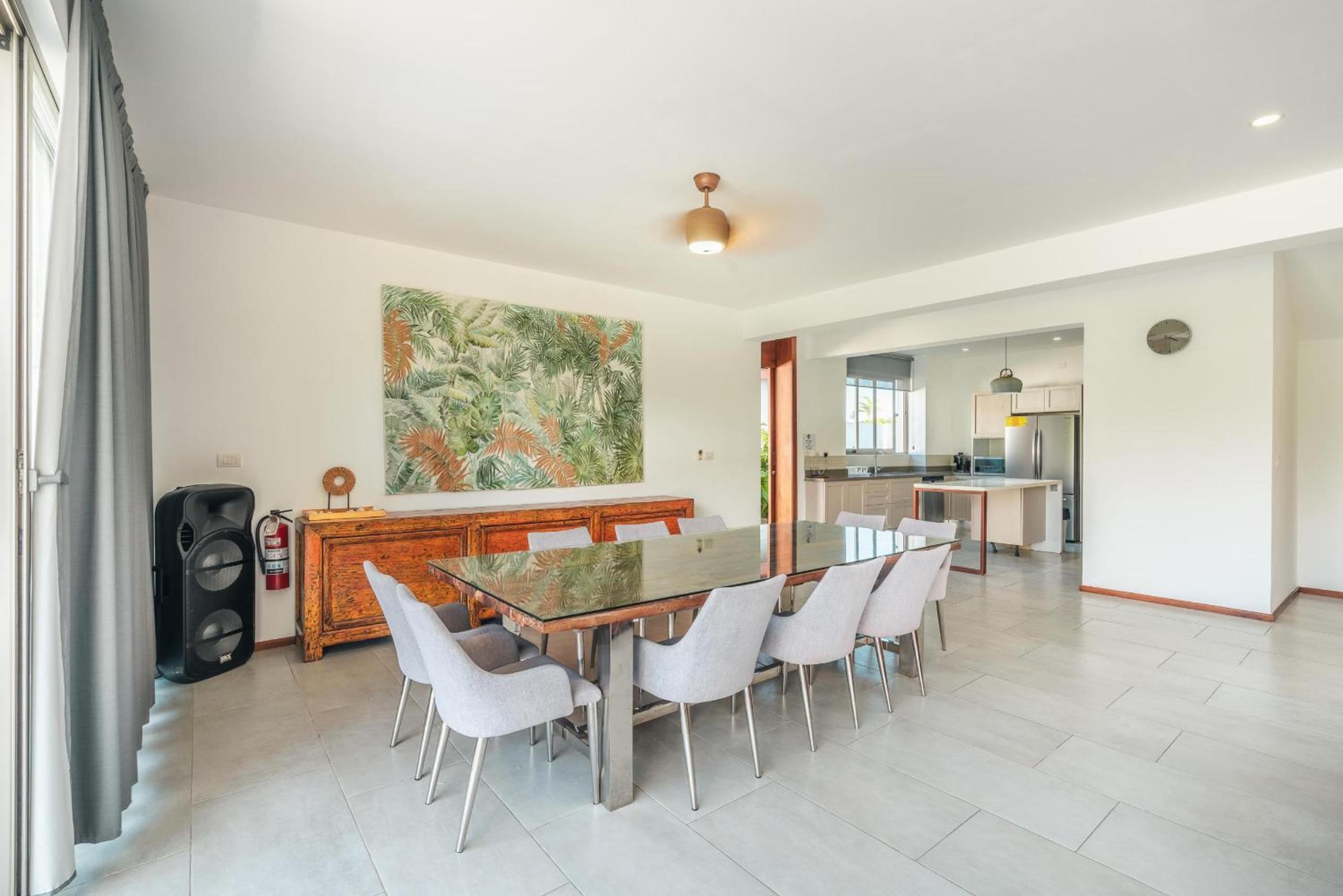 Luxurious and modern Villa with Pool at Yarari