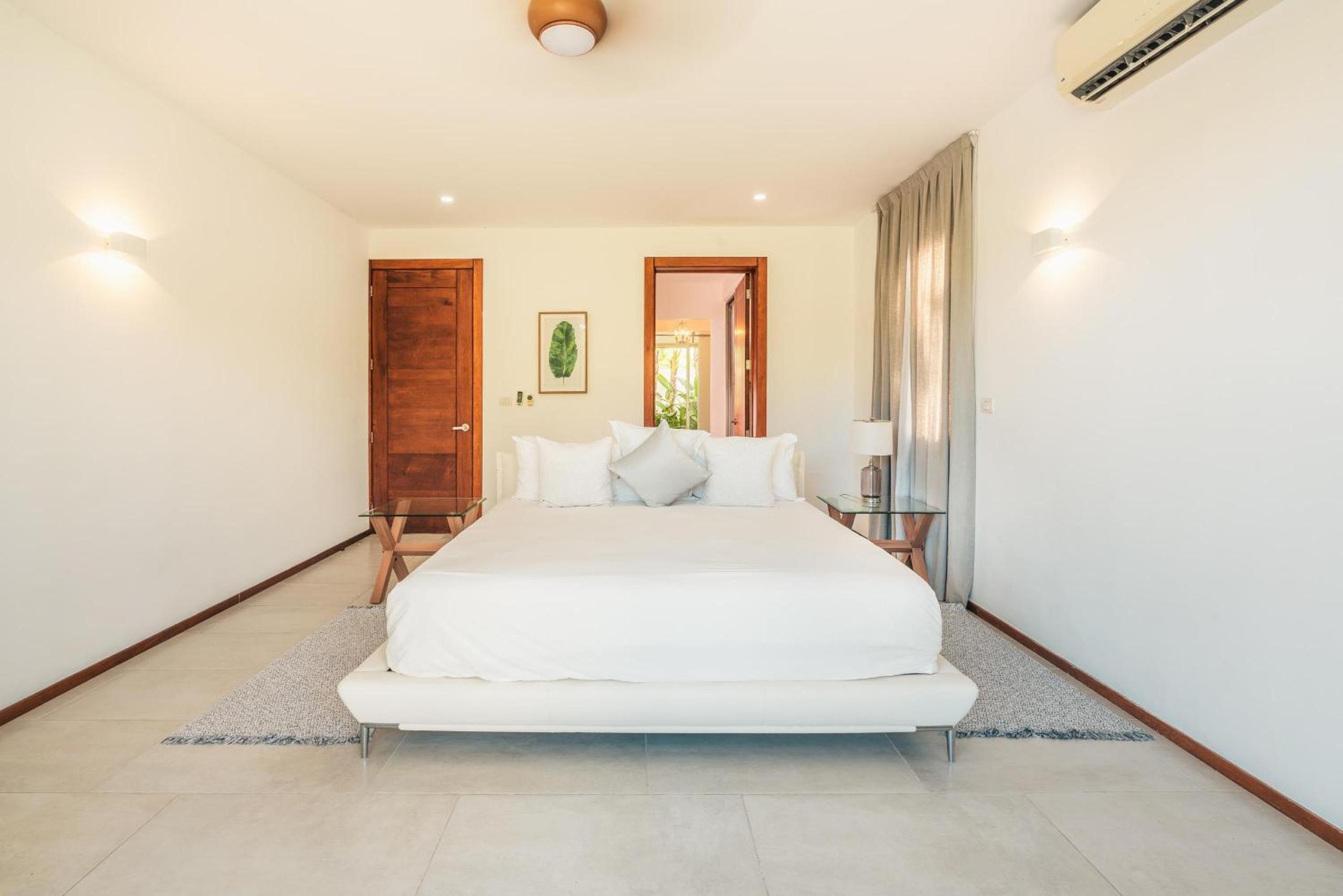 Luxurious and modern Villa with Pool at Yarari