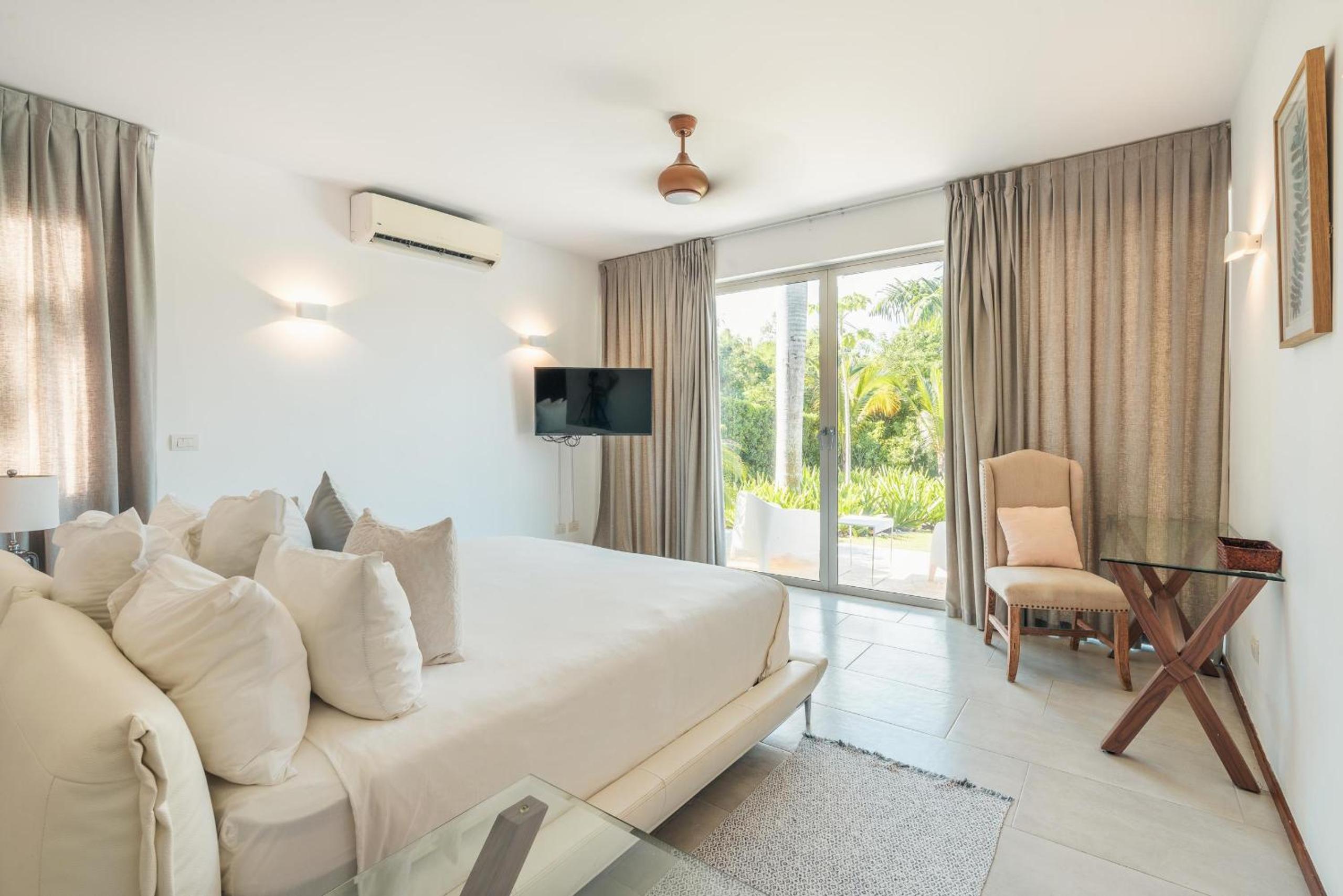 Luxurious and modern Villa with Pool at Yarari