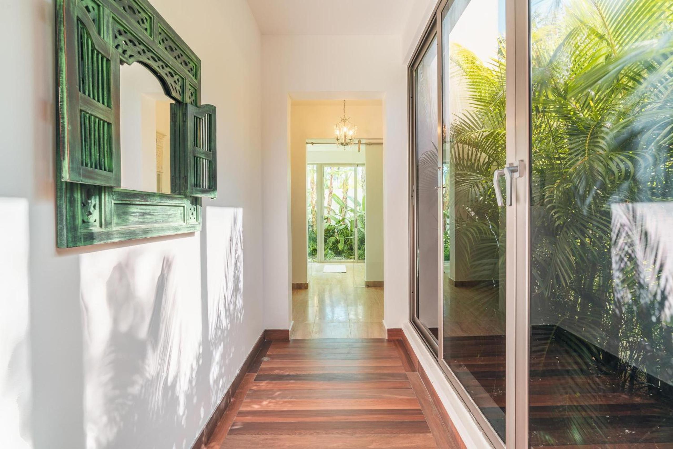 Luxurious and modern Villa with Pool at Yarari