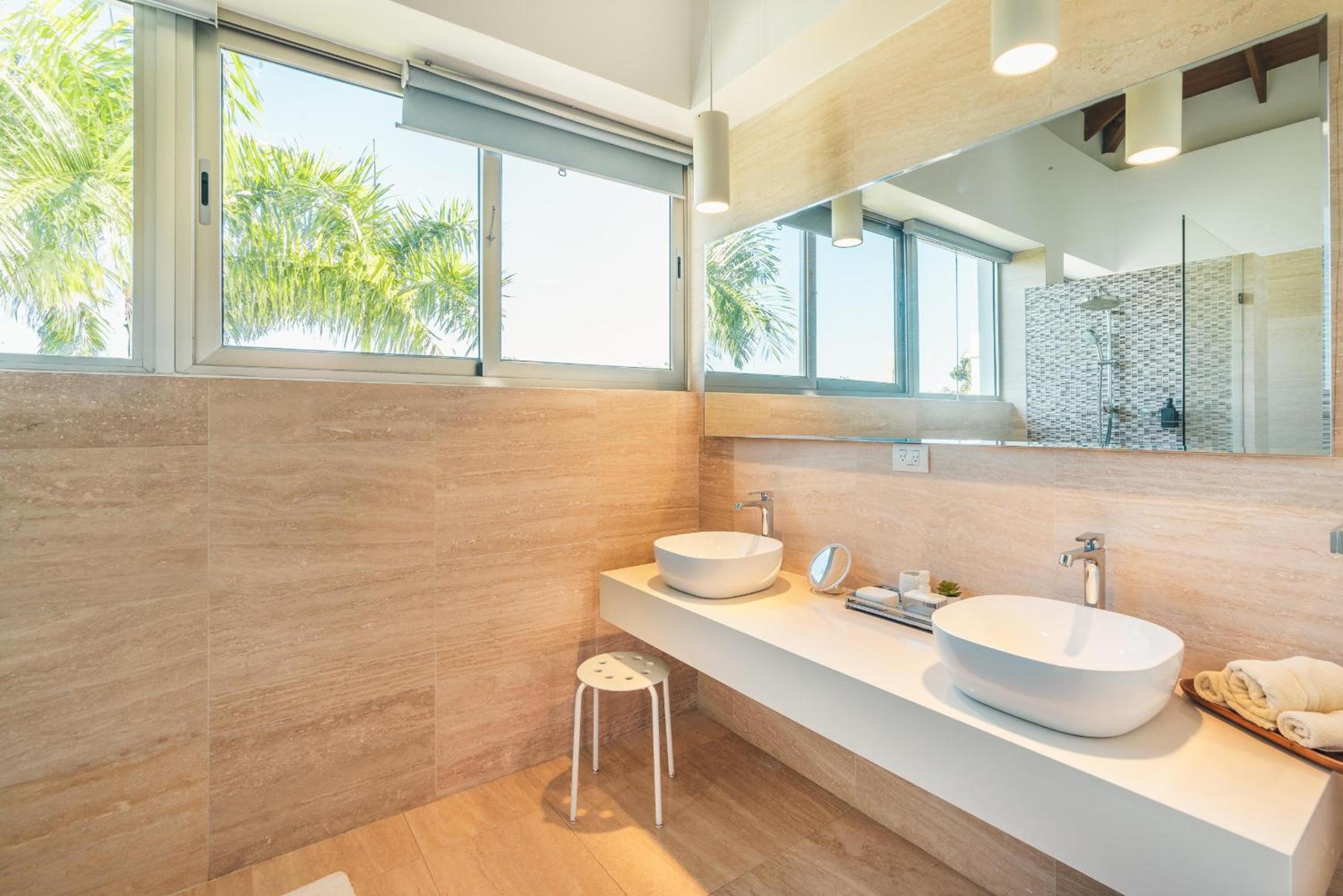 Luxurious and modern Villa with Pool at Yarari