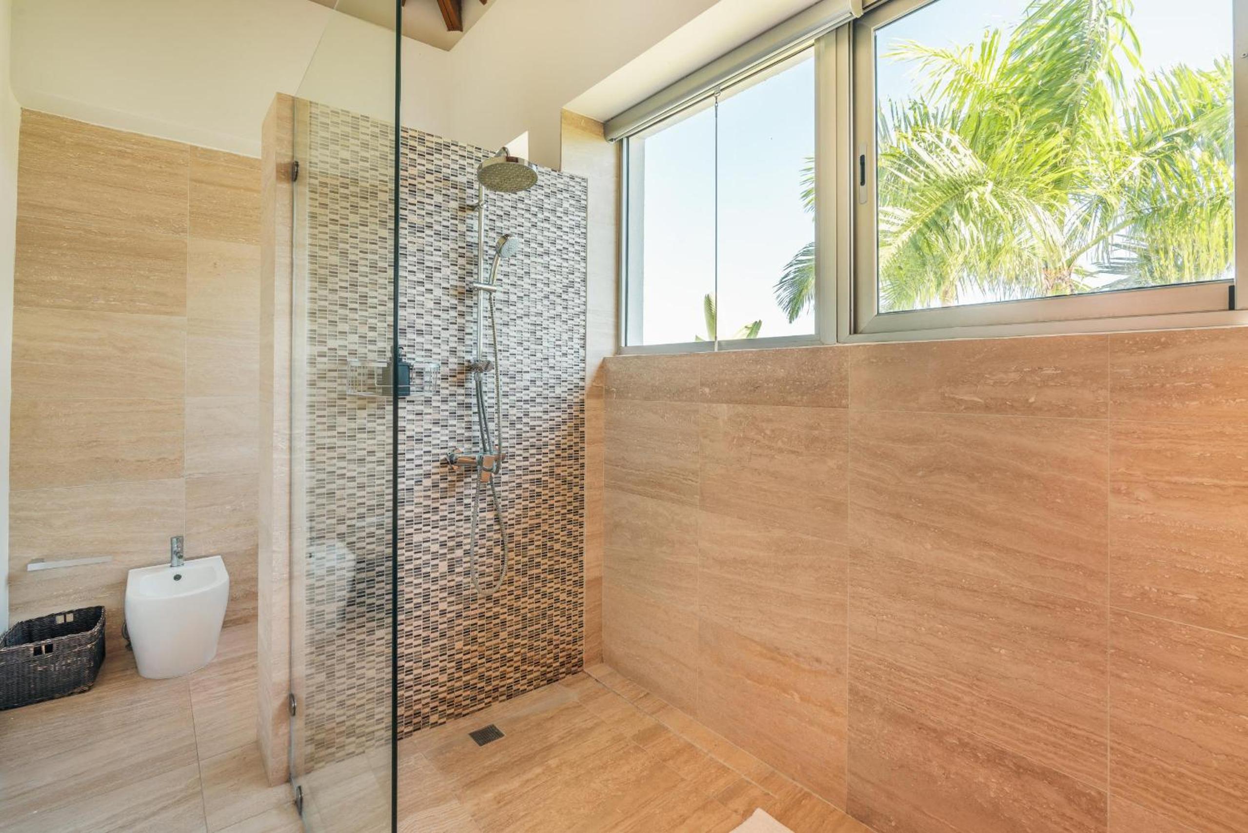 Luxurious and modern Villa with Pool at Yarari