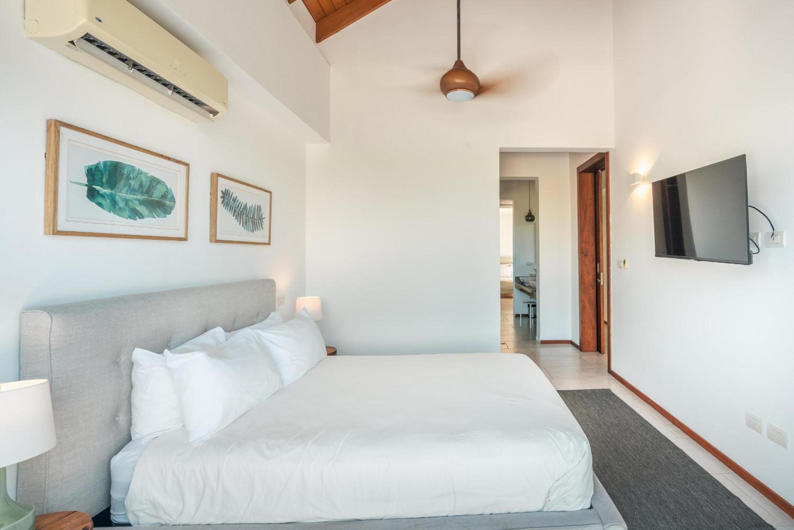 Luxurious and modern Villa with Pool at Yarari
