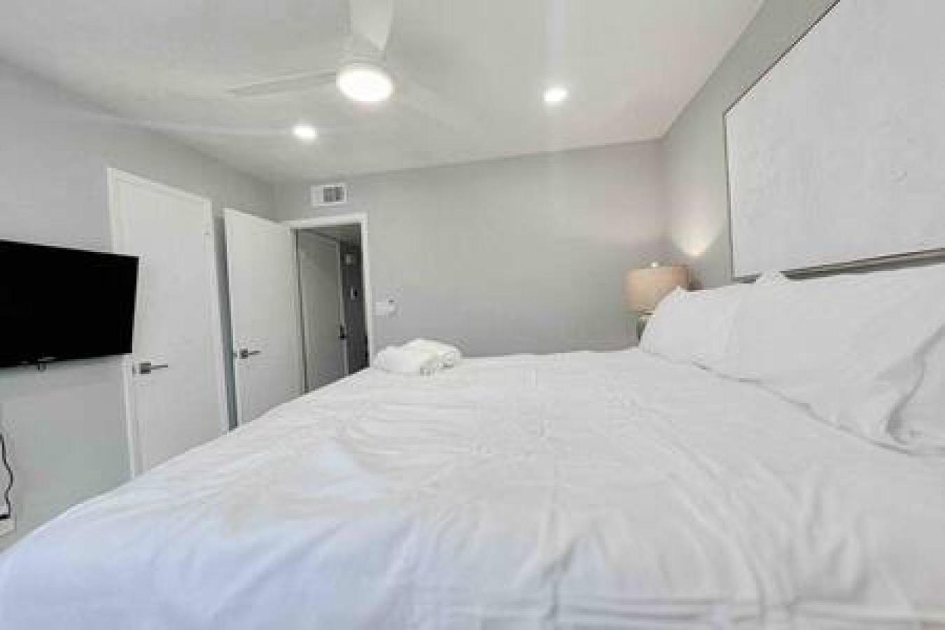 Beautiful Madeira Beach 1 Bed Condo With Boat Dock view 5