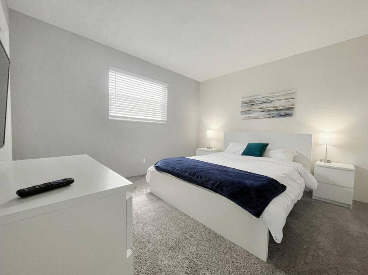 Beautiful 2 Bed Beach Condo With DOCK - Walk Everywhere! view 3
