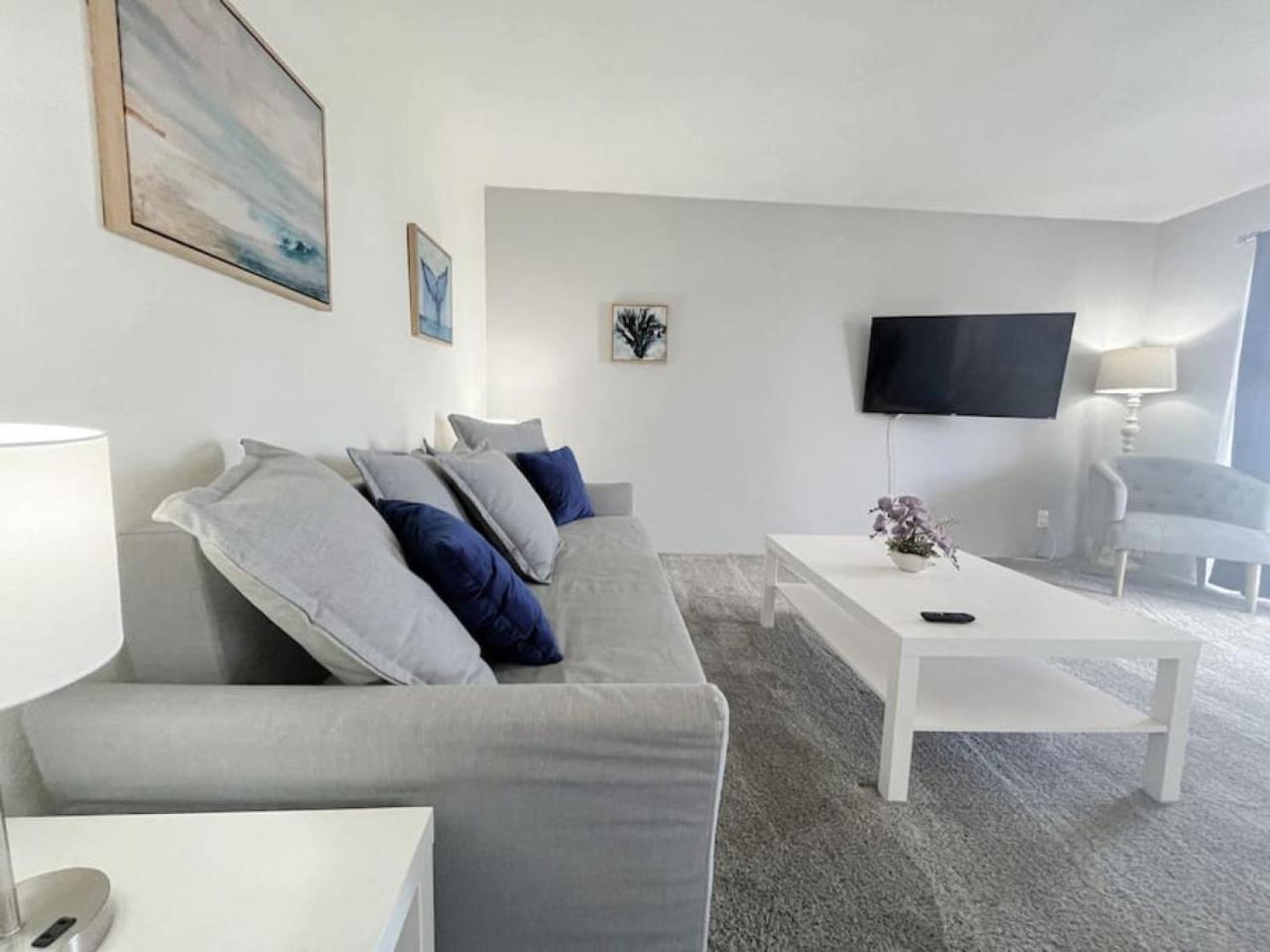 Beautiful 2 Bed Beach Condo With DOCK - Walk Everywhere! view 5