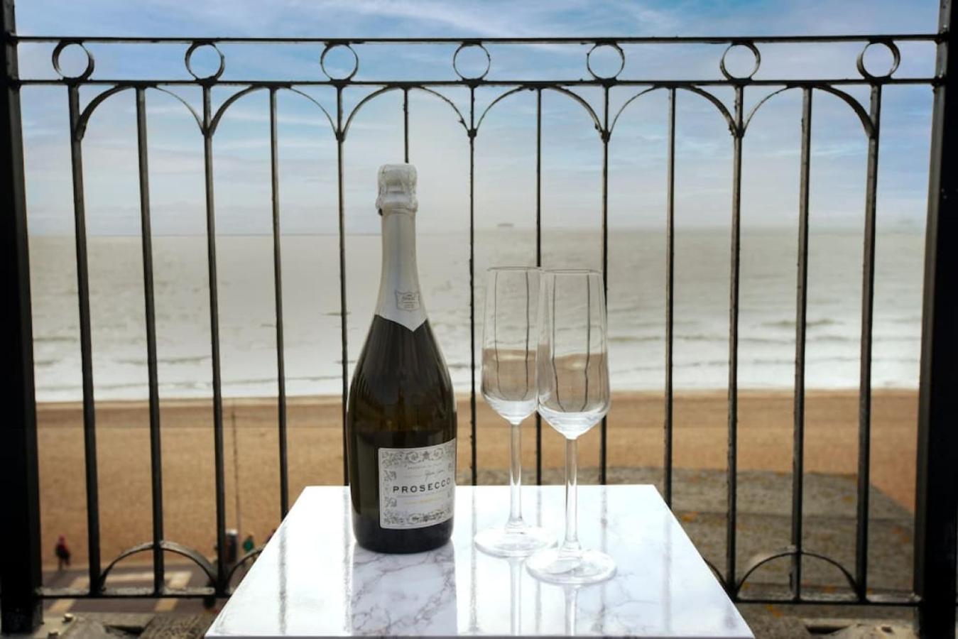 Air Maison - Seafront Flat Private - Roof Terrace with Parking view 2