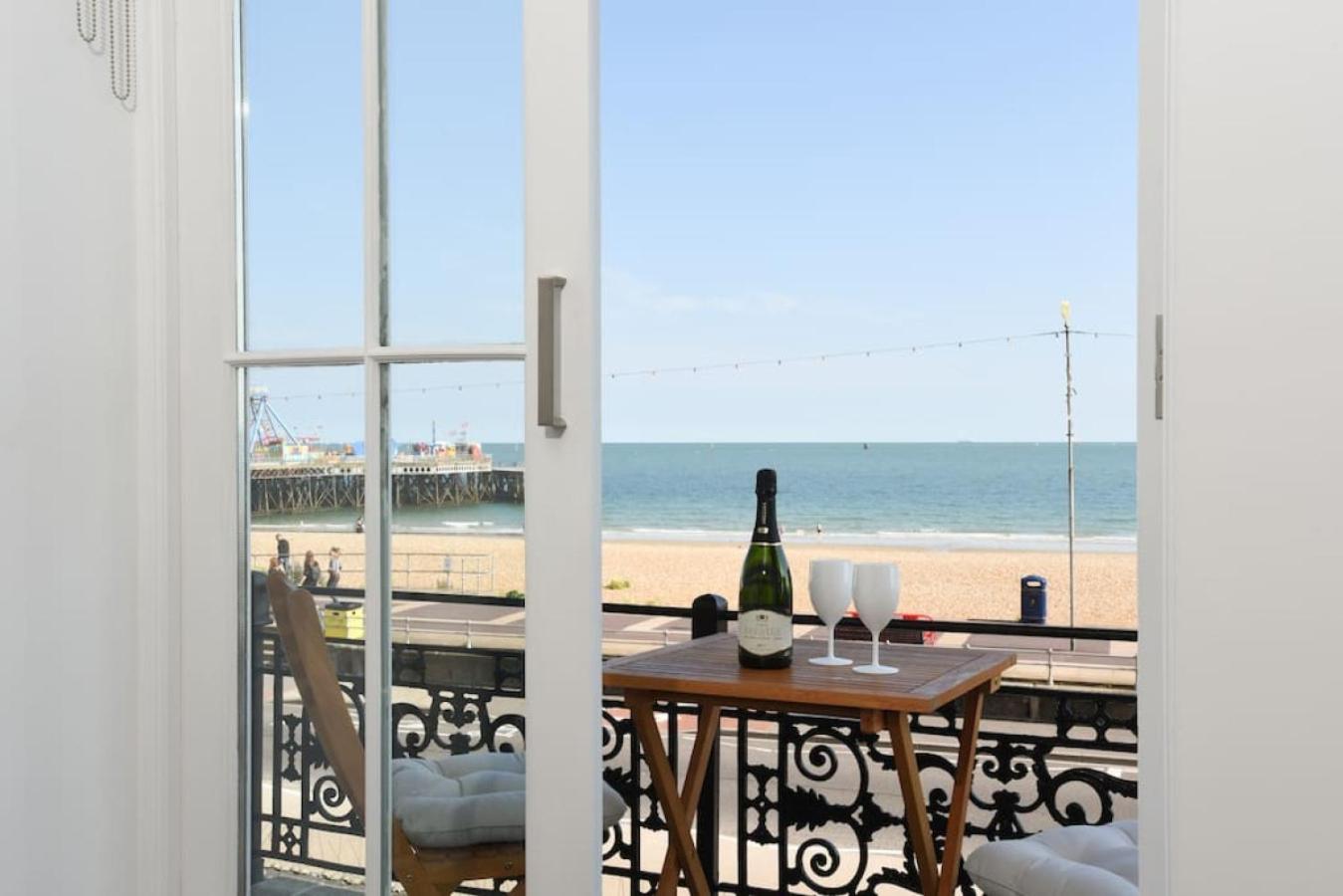 Air Maison - Stunning Beach Front Apartment view 3