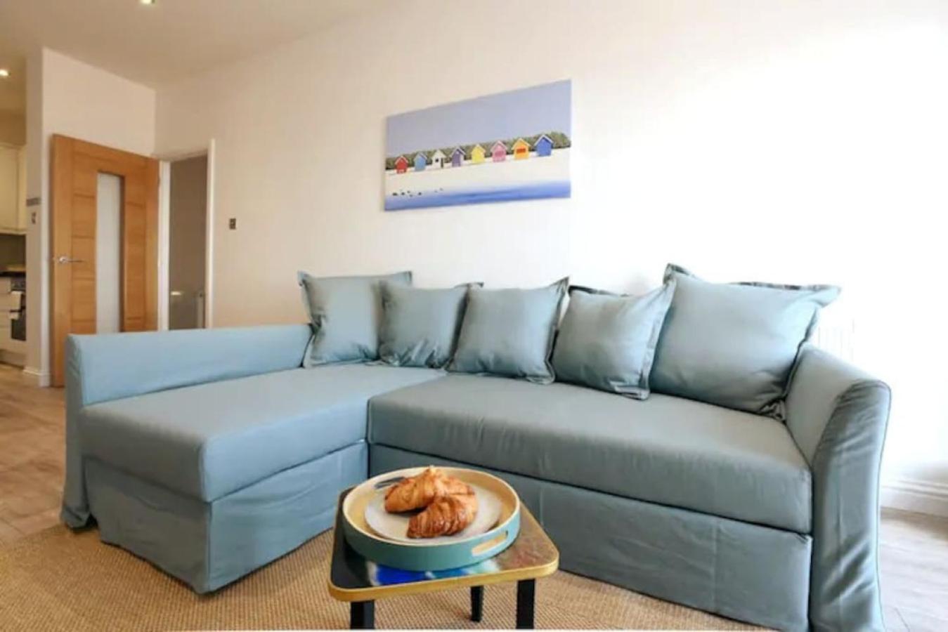 Air Maison - Stunning Beach Front Apartment view 4