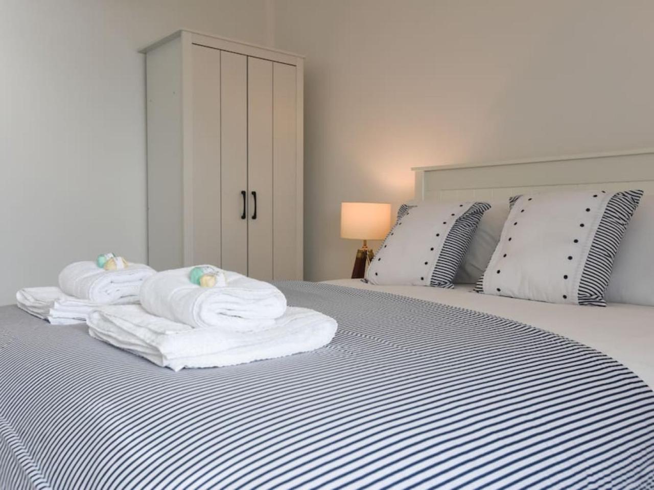 Air Maison - Seafront Flat Private - Roof Terrace with Parking view 3