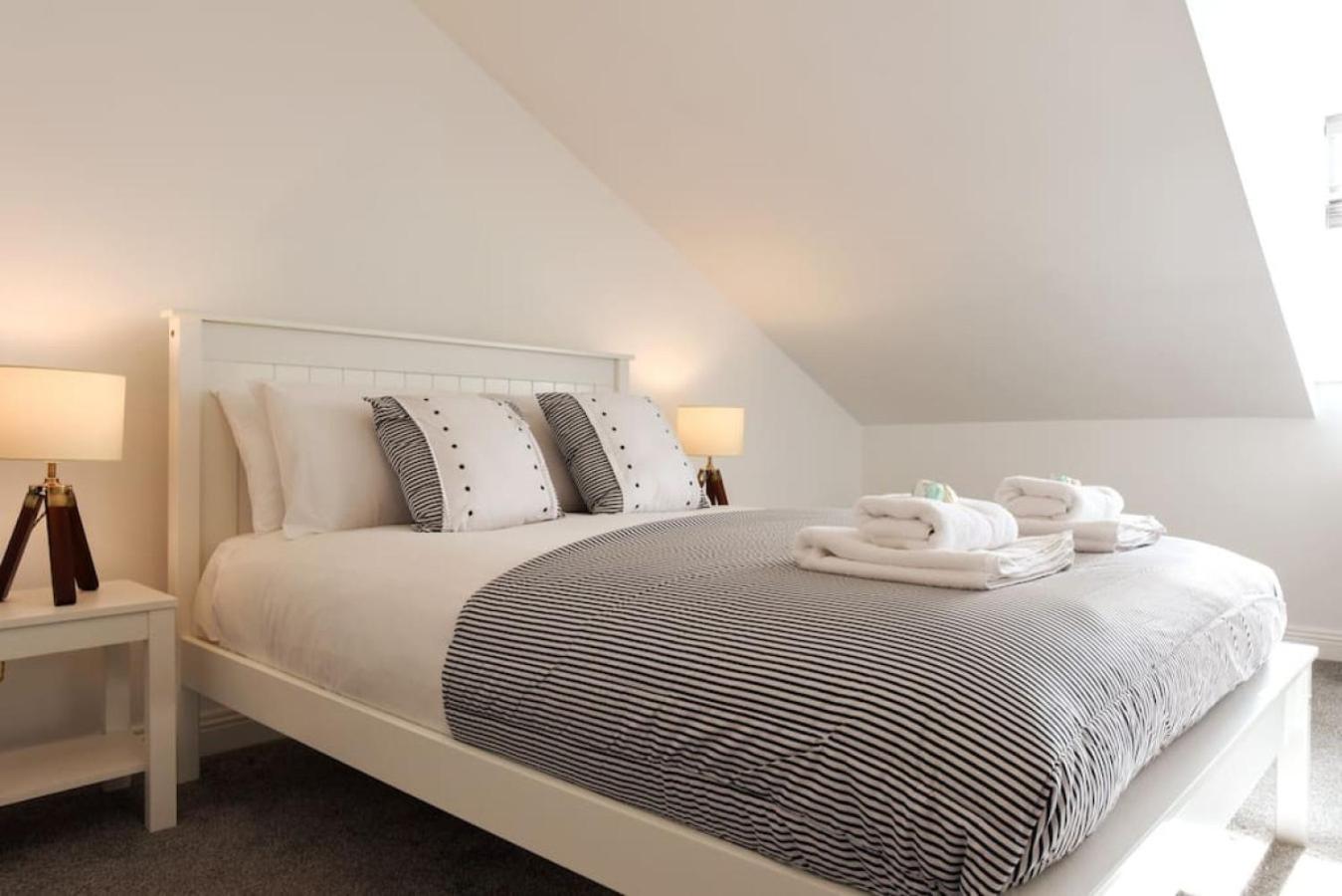 Air Maison - Seafront Flat Private - Roof Terrace with Parking view 5