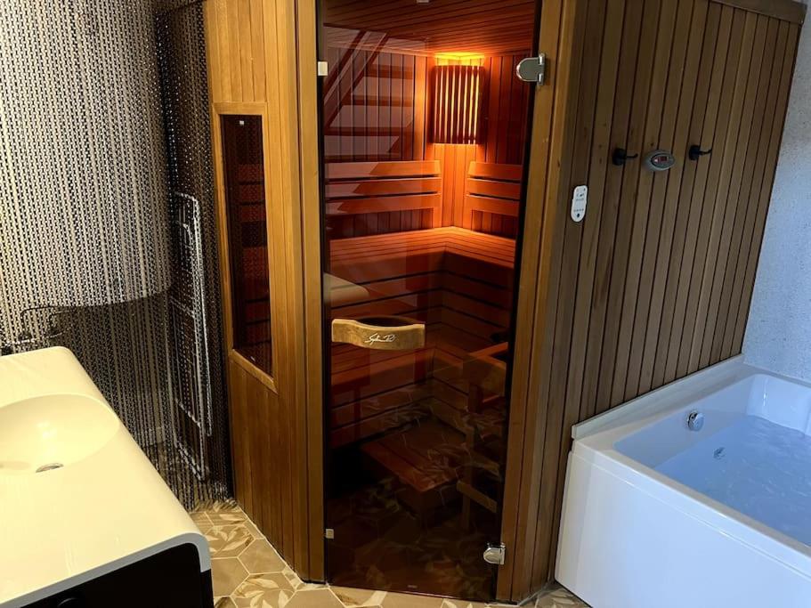 El Gallinero, Loft con sauna y jacuzzi - Housevanlive view 4