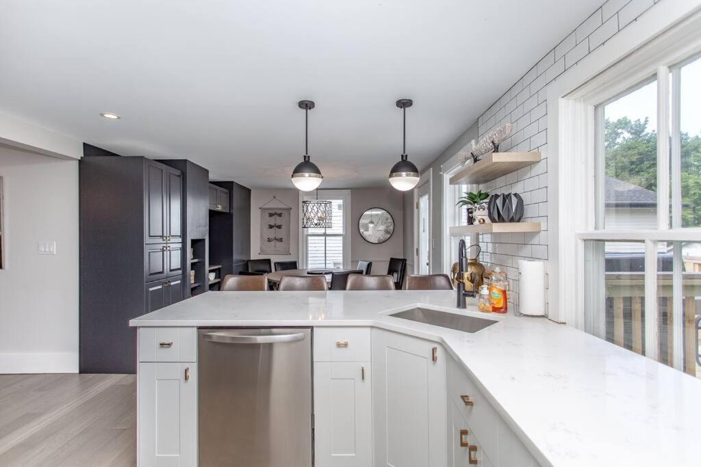 Boutique Serenity Quality Home @ downtown by the Shaw