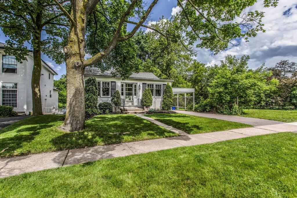 Boutique Serenity Quality Home @ downtown by the Shaw