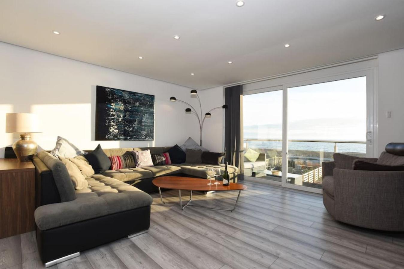 Air Maison - Amazing View - 3 Bedroom Beachfront Flat view 3