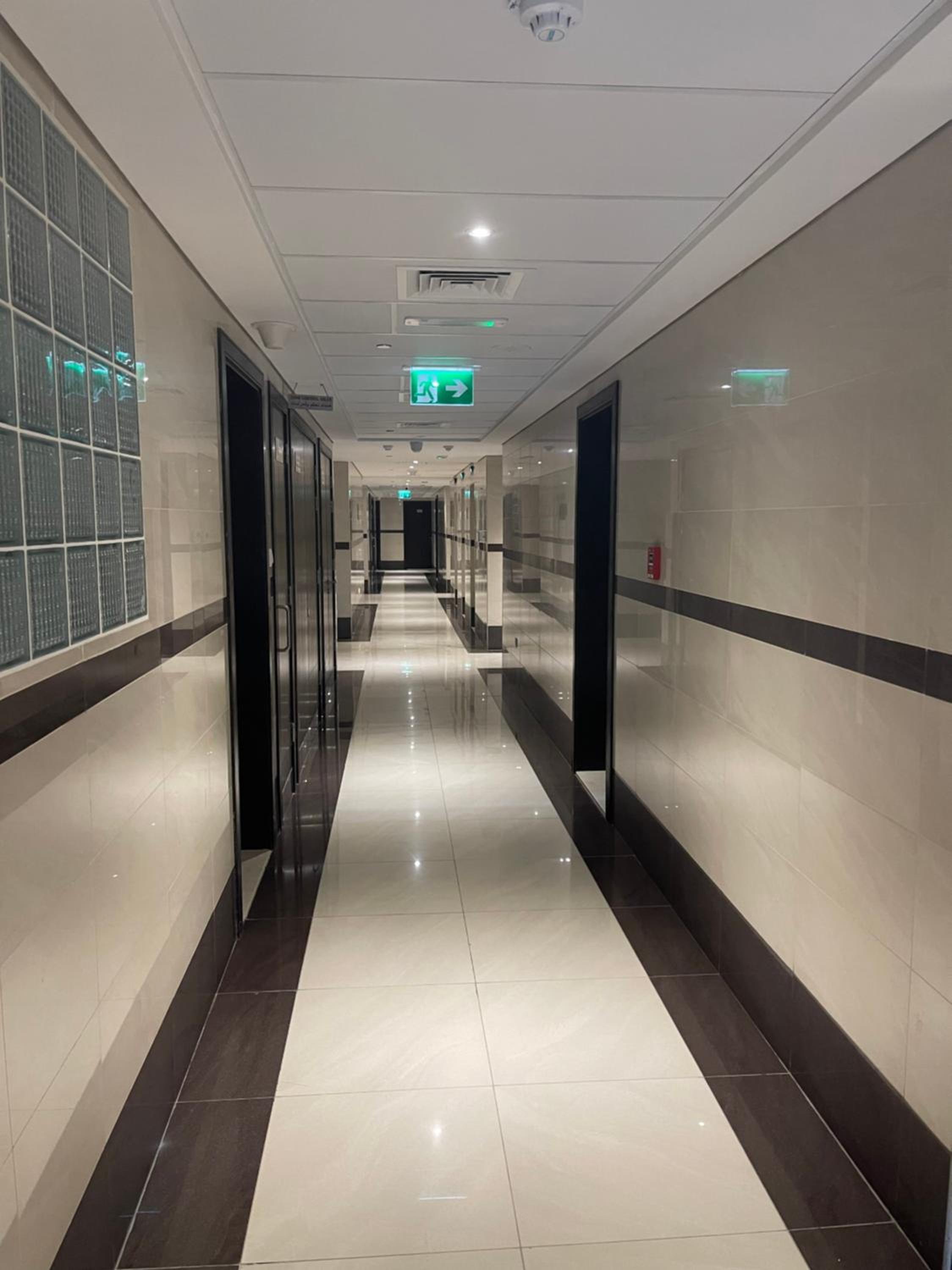 Big studio, Dubai SportCity, parking included
