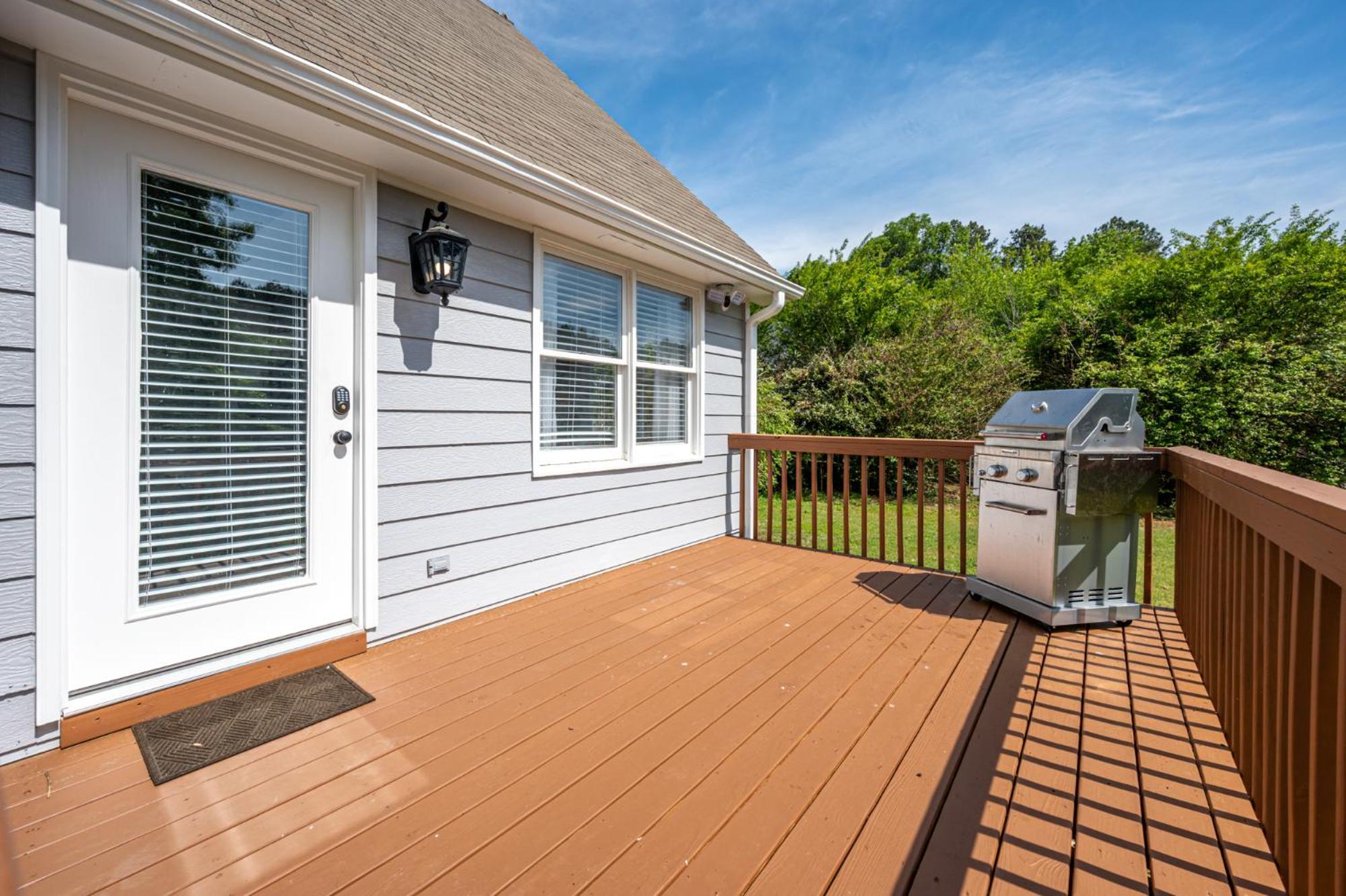 Fully Fenced & Stylish 3BR Near LakePoint Sports