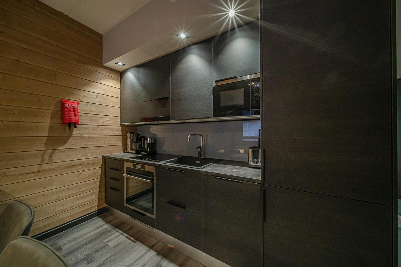 Levillas Cranberry C14 view 4