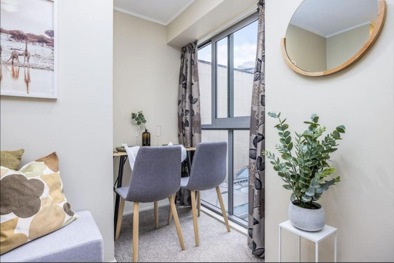 Pocket Rocket One Bed Apartment photo 3